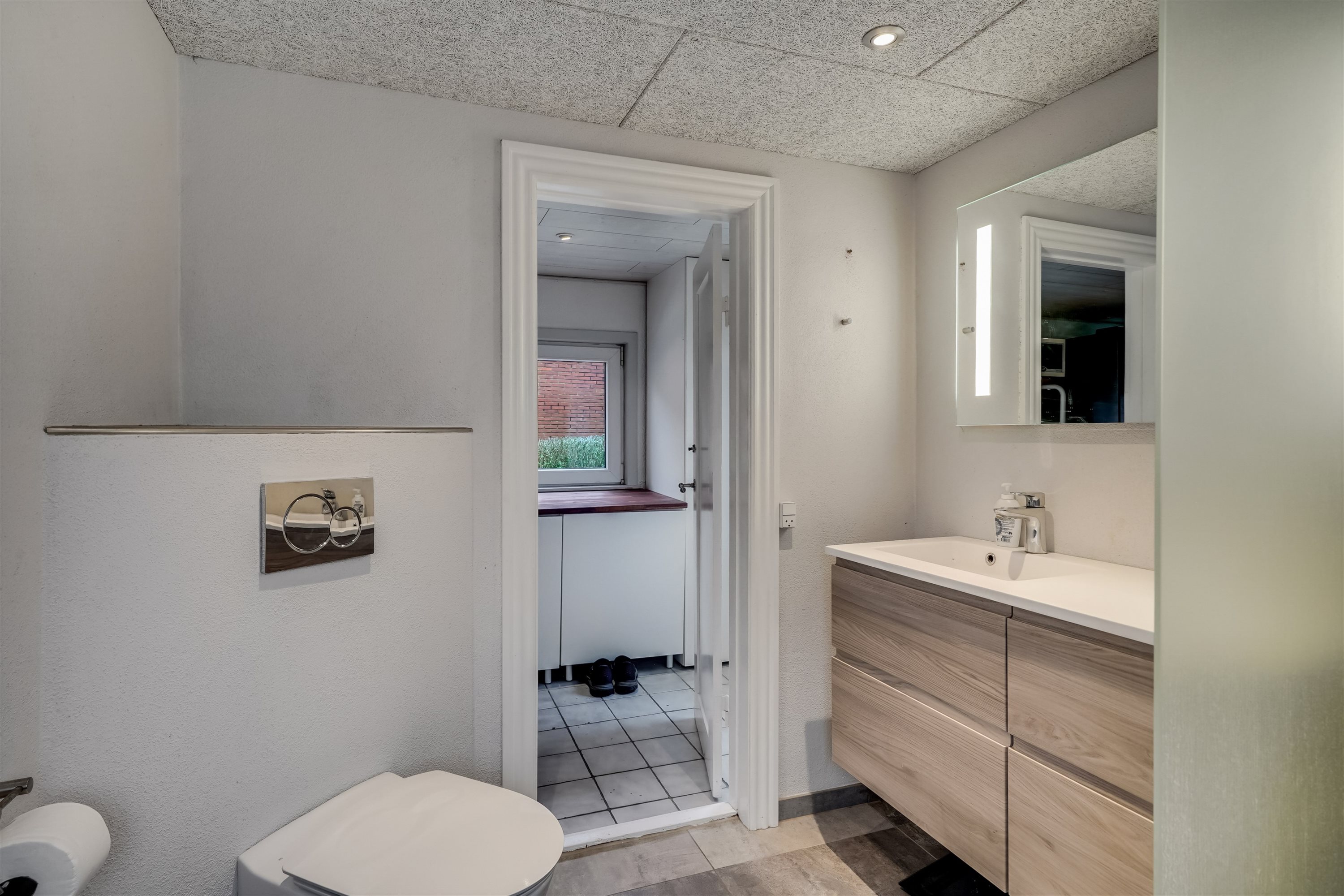 Fremhævet badeværelse billede i fuldskærmstilstand. Billede af Byvejen 15, Rousthøje, 6818 Årre