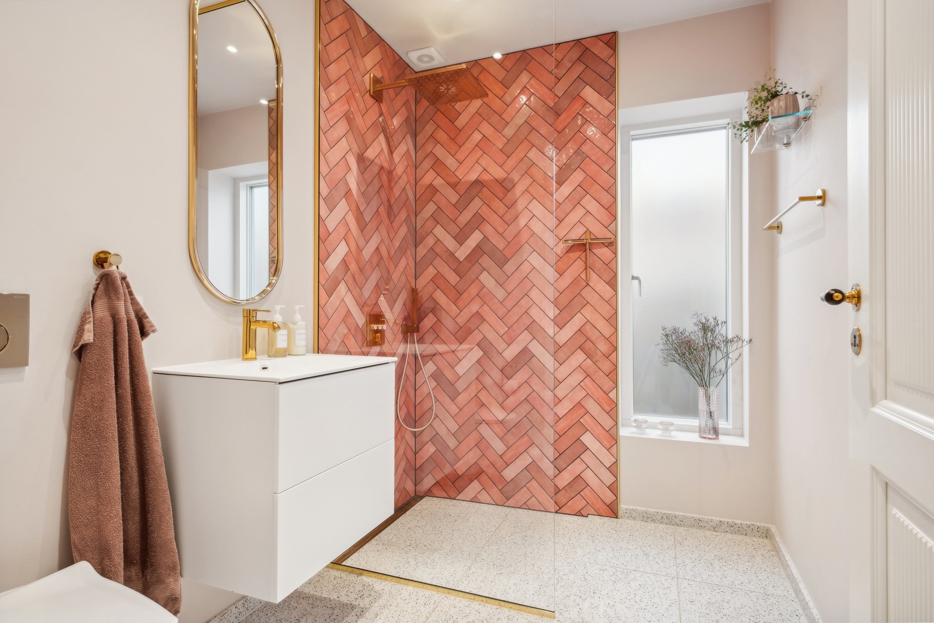 Fremhævet badeværelse billede i fuldskærmstilstand. Billede af Carl Johans Gade 4, Østbyen, 8700 Horsens