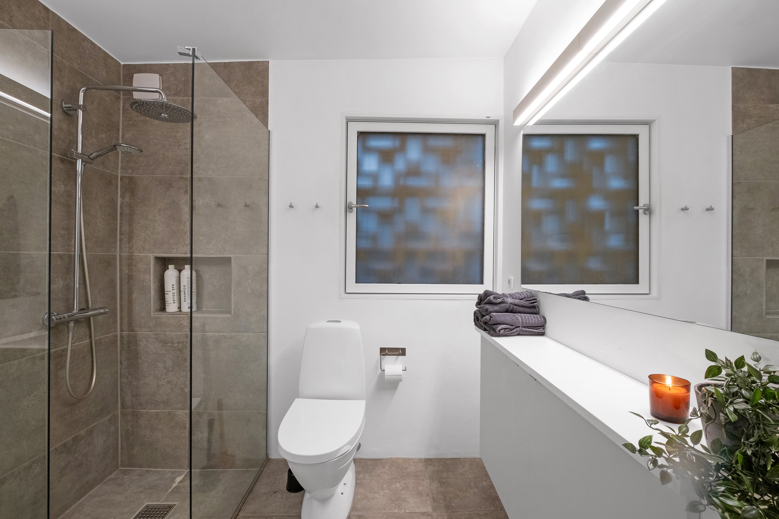 Fremhævet badeværelse billede i fuldskærmstilstand. Billede af Mosevangen 3, 8520 Lystrup