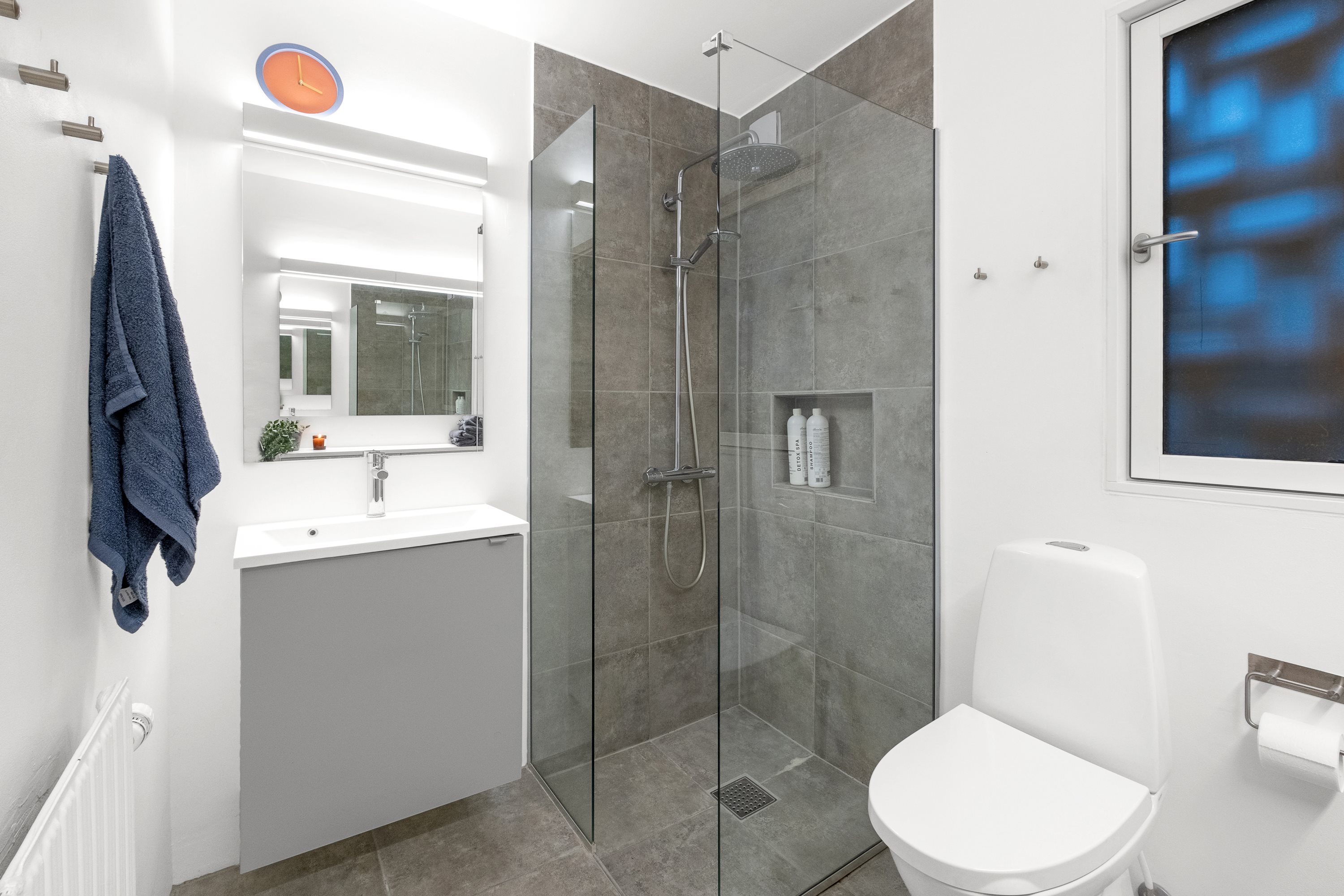 Fremhævet badeværelse billede i fuldskærmstilstand. Billede af Mosevangen 3, 8520 Lystrup