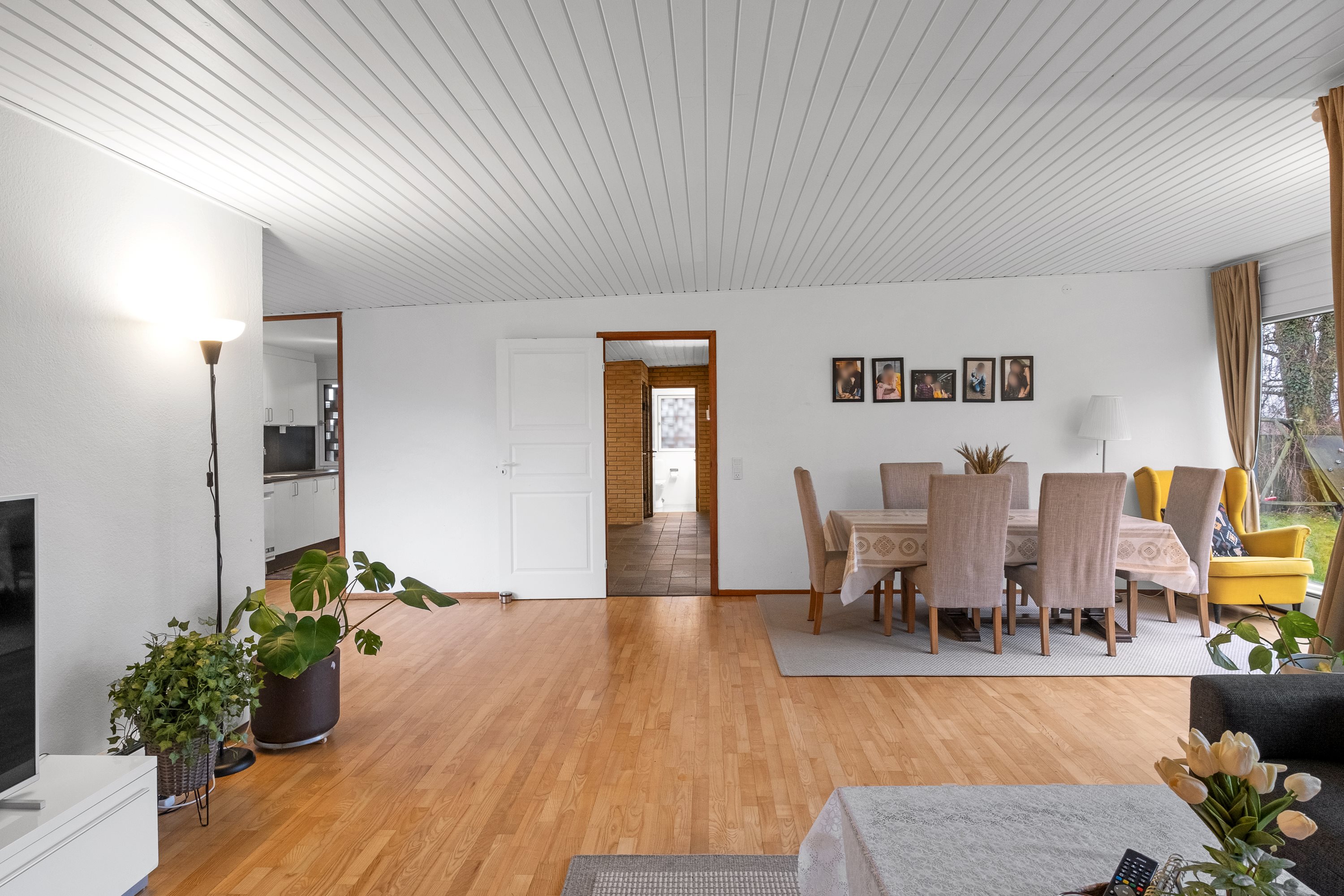 Fremhævet stue billede i fuldskærmstilstand. Billede af Mosevangen 3, 8520 Lystrup