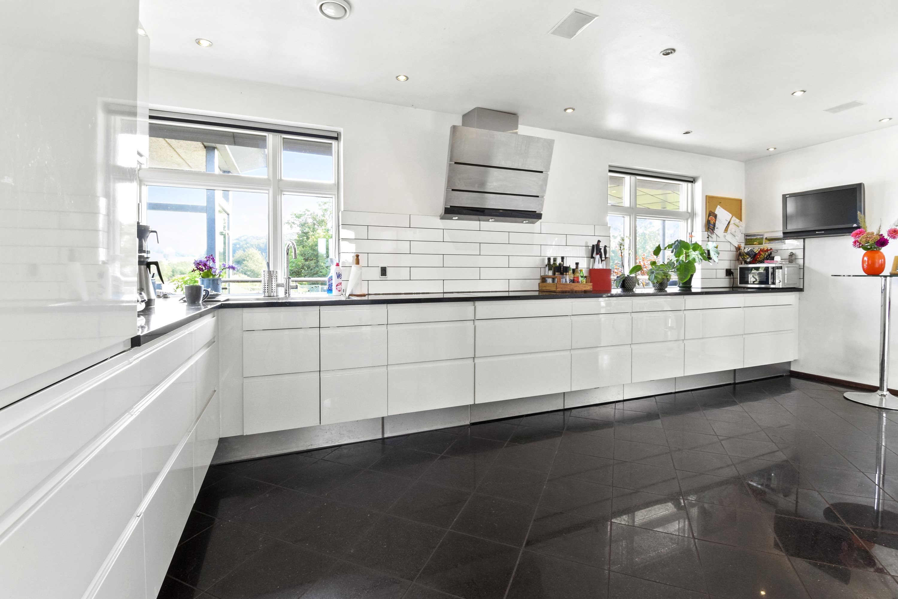 Fremhævet køkken billede i fuldskærmstilstand. Billede af Horsensvej 93 + 93B, Tebstrup, 8660 Skanderborg