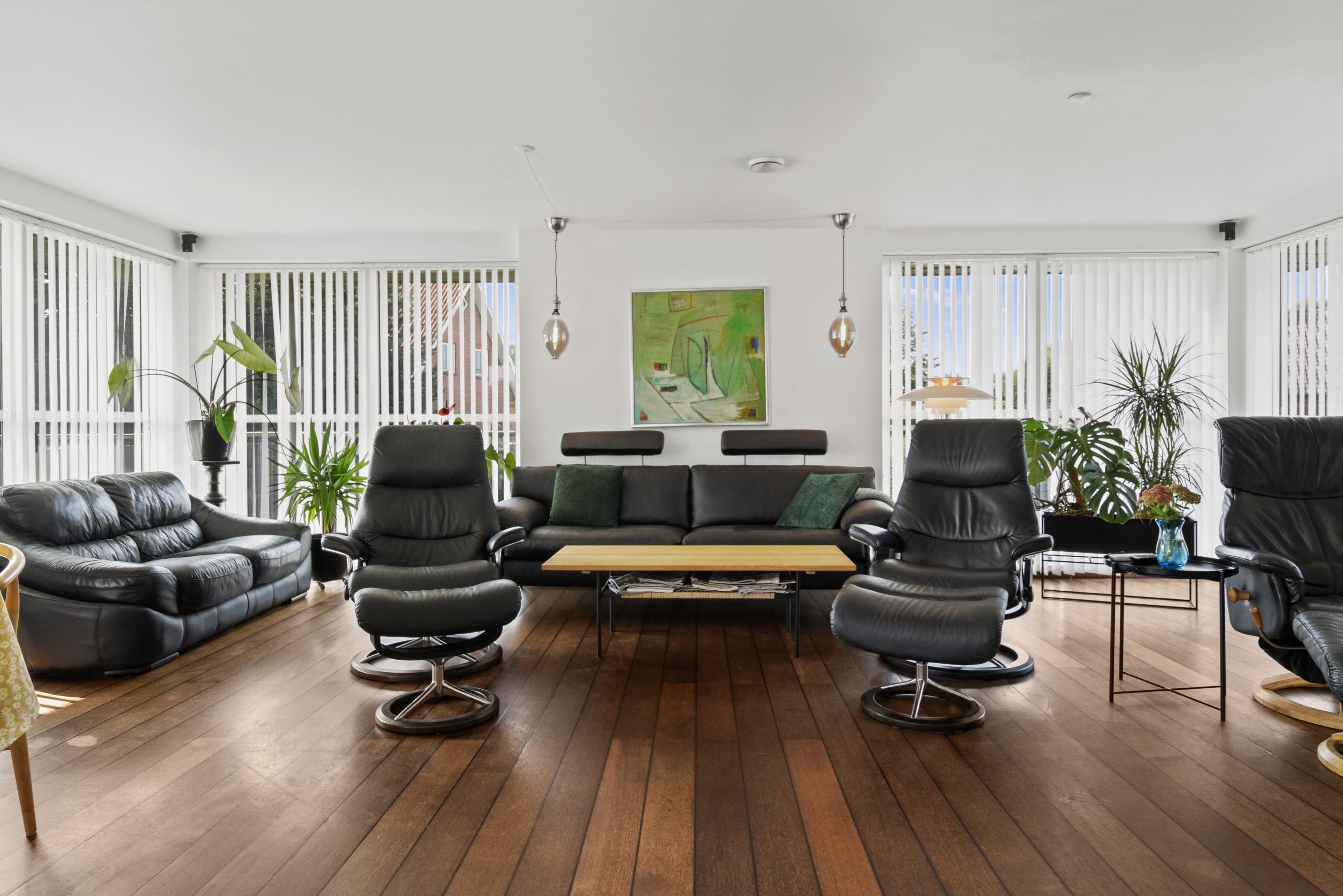 Fremhævet stue billede i fuldskærmstilstand. Billede af Horsensvej 93 + 93B, Tebstrup, 8660 Skanderborg