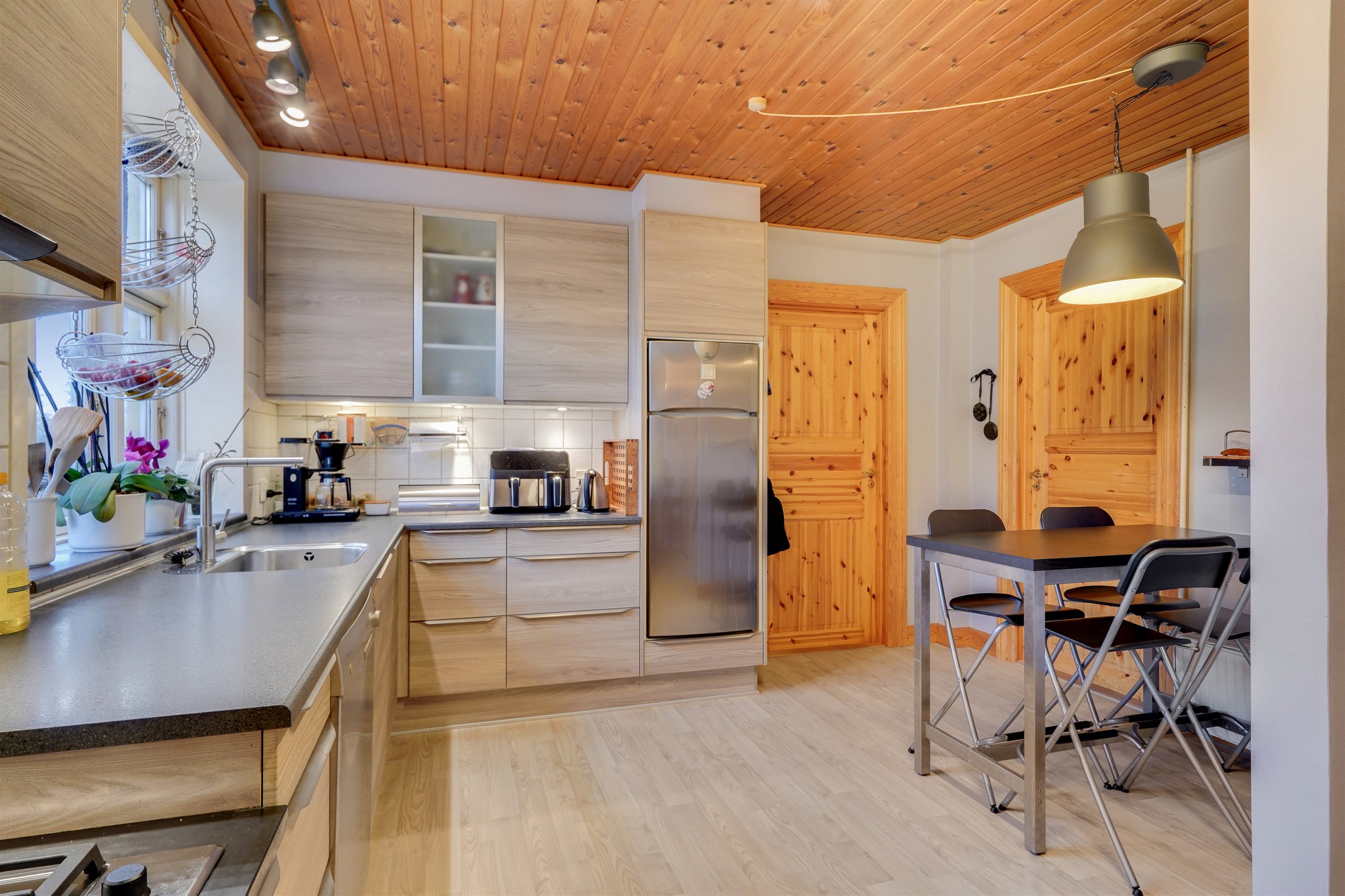 Fremhævet køkken billede i fuldskærmstilstand. Billede af Allerupvej 21, Sneum, 6731 Tjæreborg