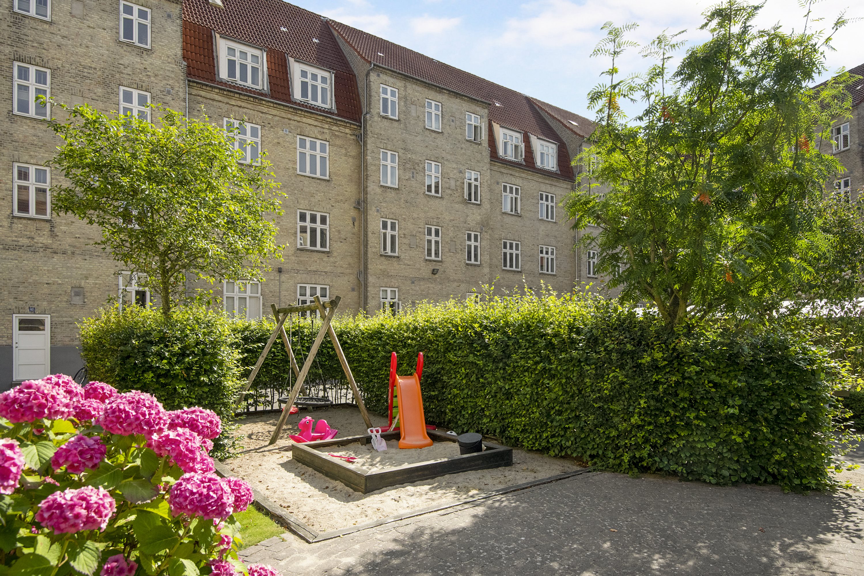 Fremhævet gårdmiljø billede i fuldskærmstilstand. Billede af Sjællandsgade 93, st.. tv., 9000 Aalborg