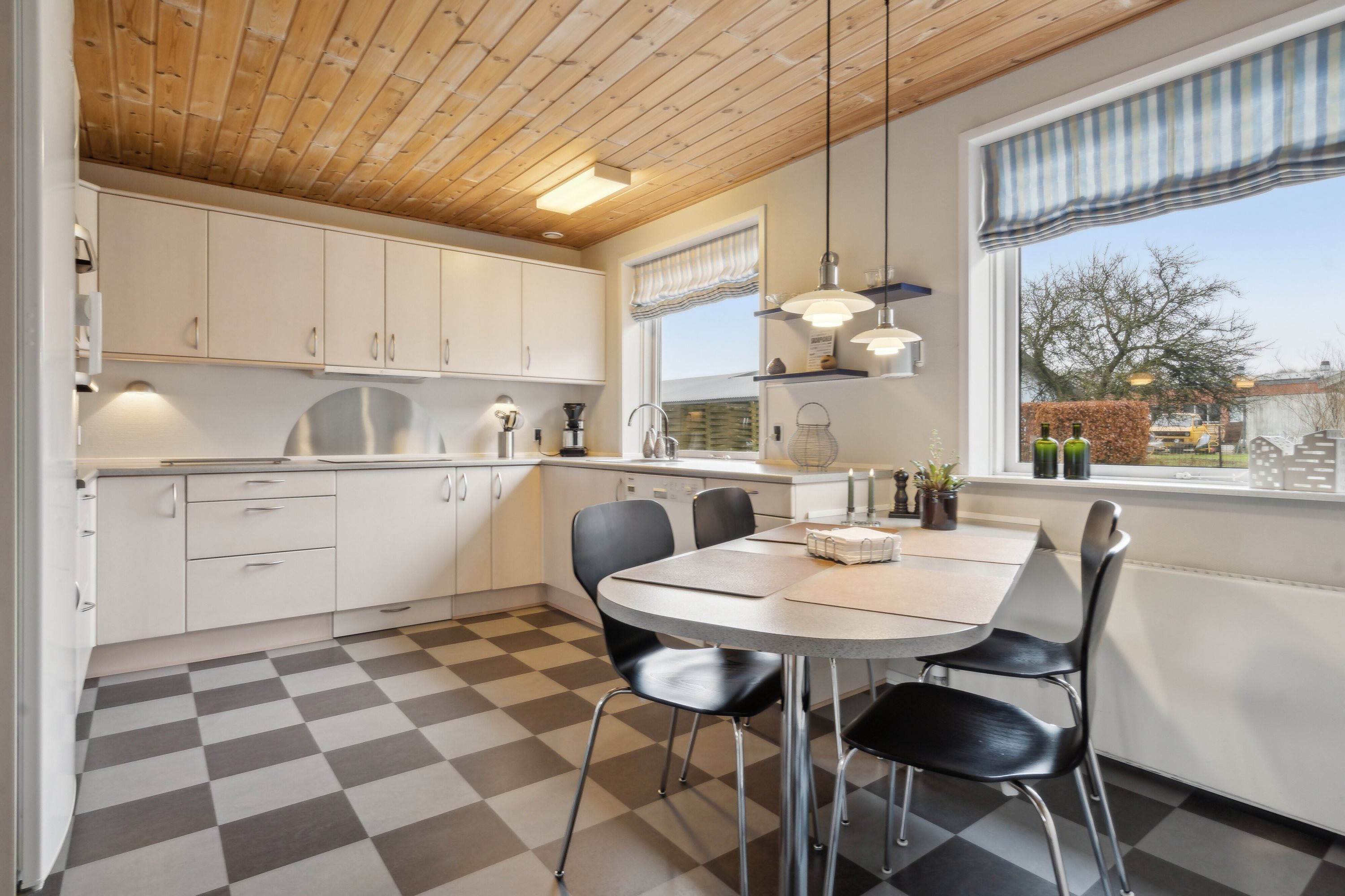 Miniaturebillede 1: køkken. Billede af Aftensang 14, 6040 Egtved