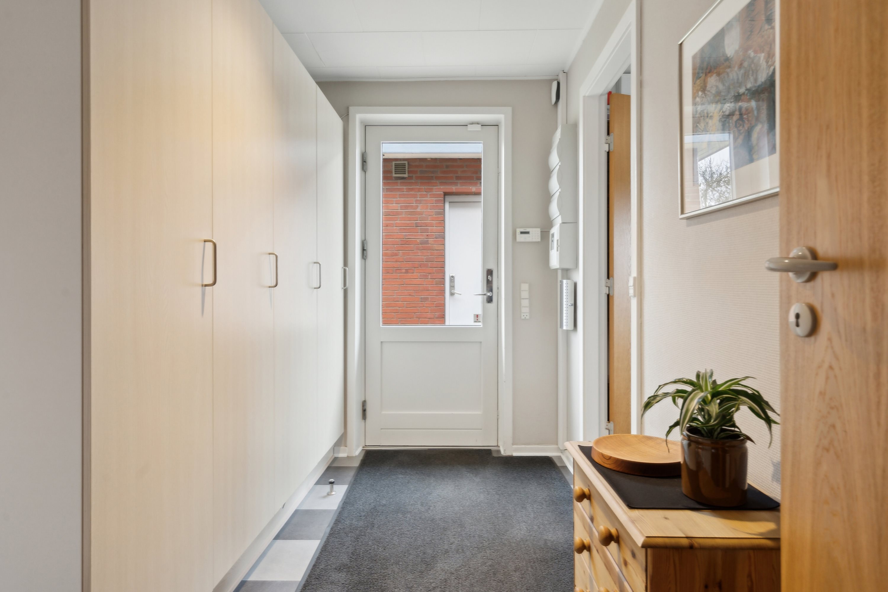 Fremhævet gang billede i fuldskærmstilstand. Billede af Aftensang 14, 6040 Egtved