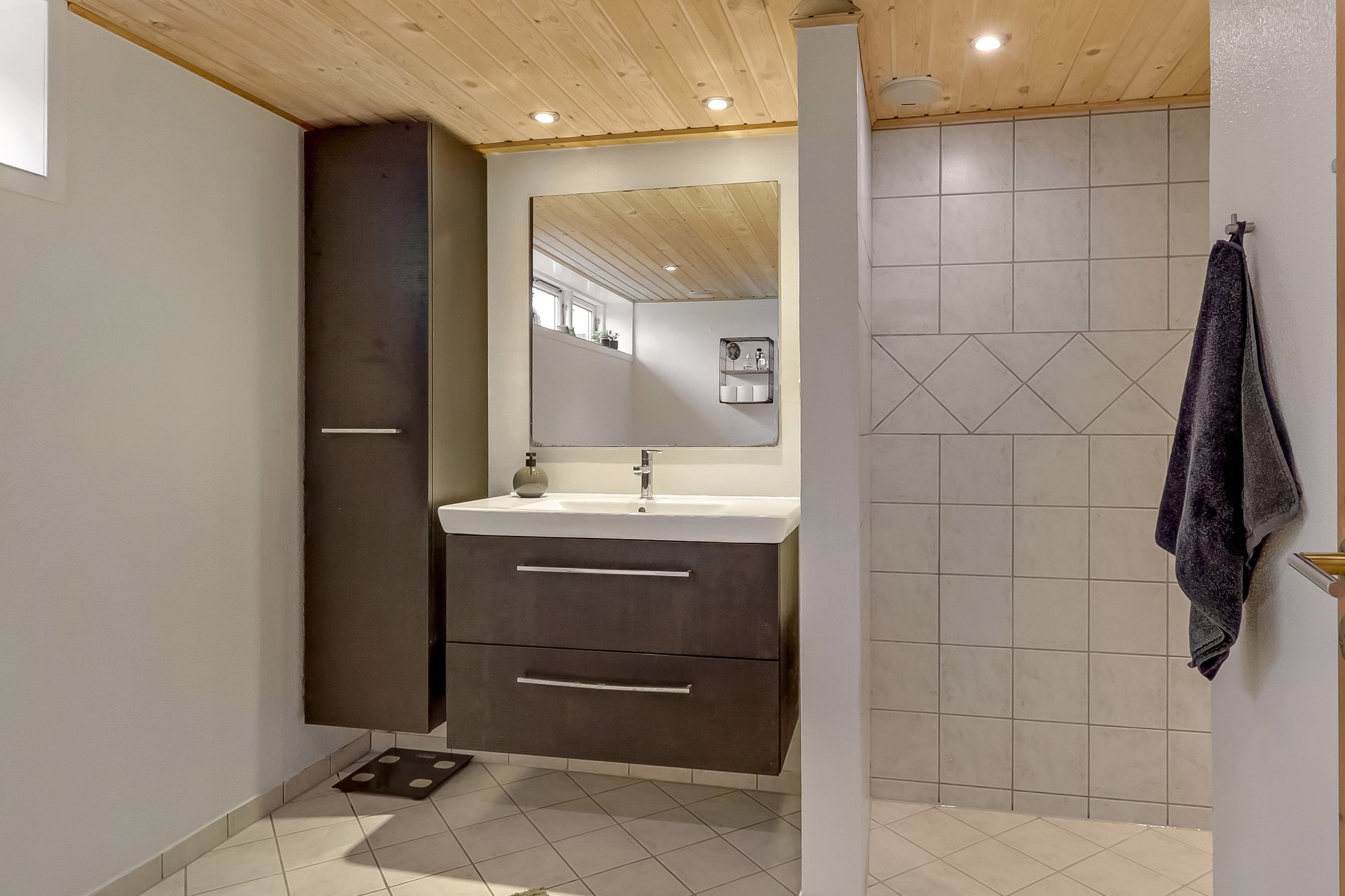 Fremhævet badeværelse billede i fuldskærmstilstand. Billede af Vængevej 2, 5771 Stenstrup