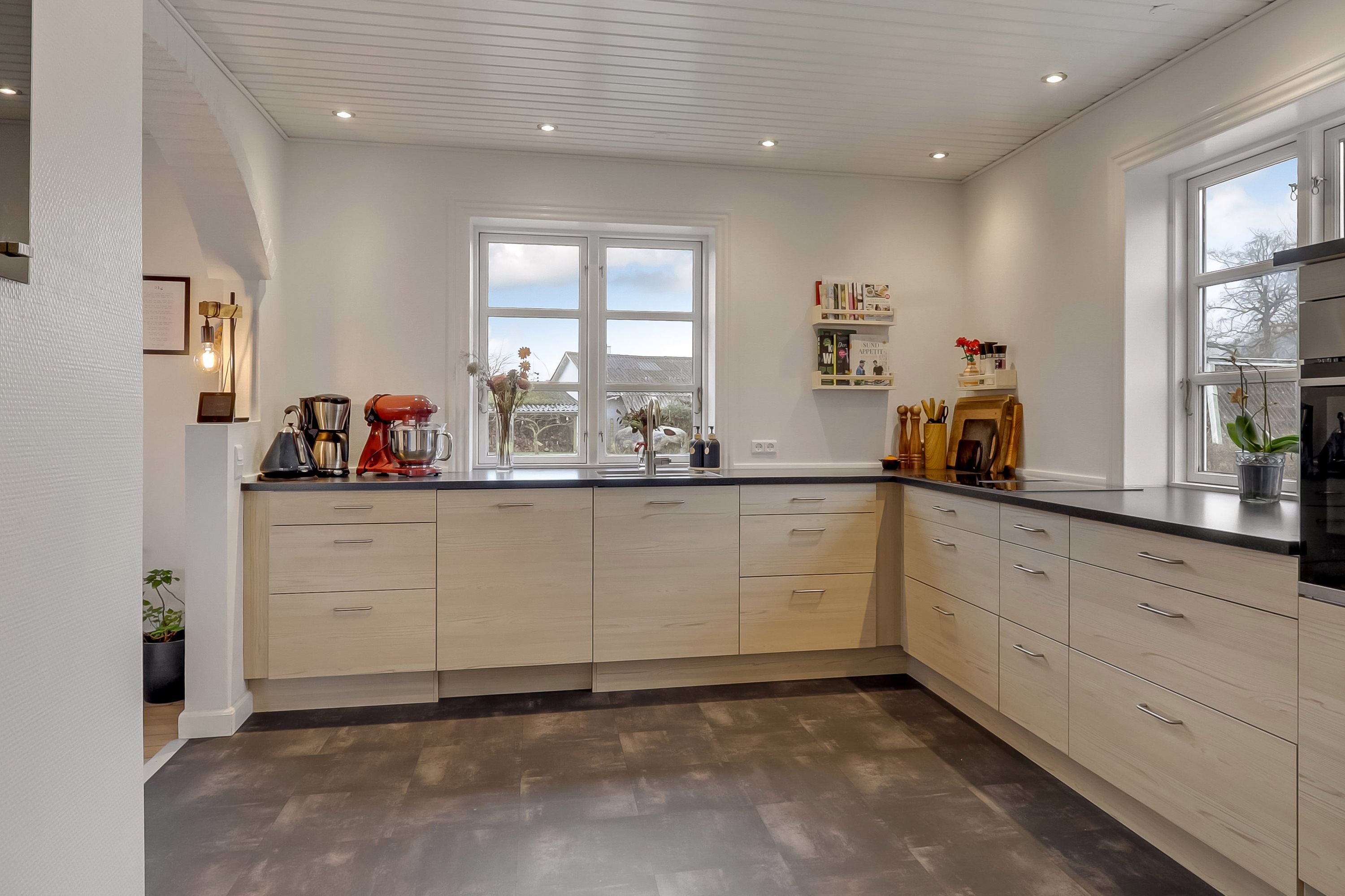 Fremhævet køkken billede i fuldskærmstilstand. Billede af Vængevej 2, 5771 Stenstrup