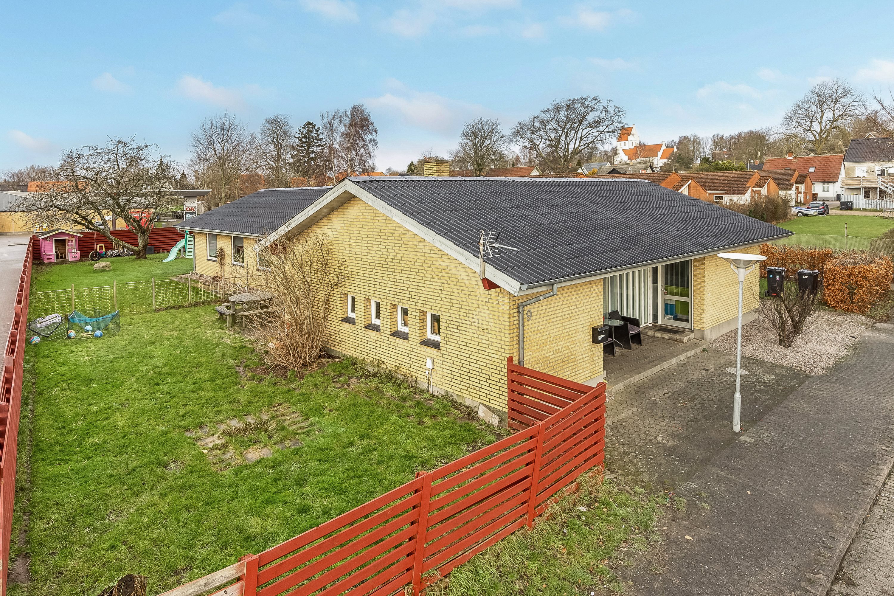 Fremhævet ejendommen billede i fuldskærmstilstand. Billede af Torvet 9, Ubby, 4490 Jerslev Sjælland