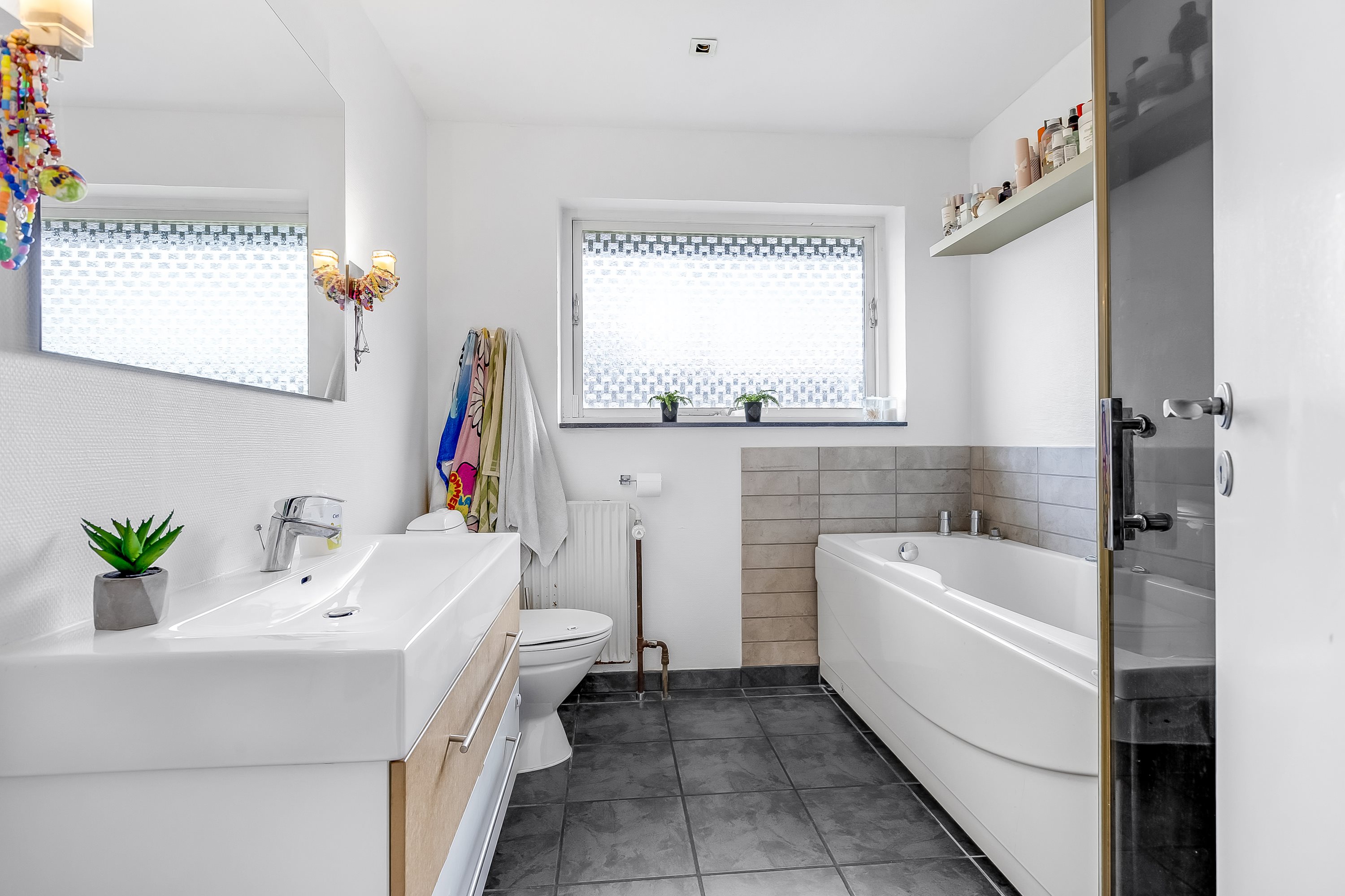 Fremhævet badeværelse billede i fuldskærmstilstand. Billede af Torvet 9, Ubby, 4490 Jerslev Sjælland