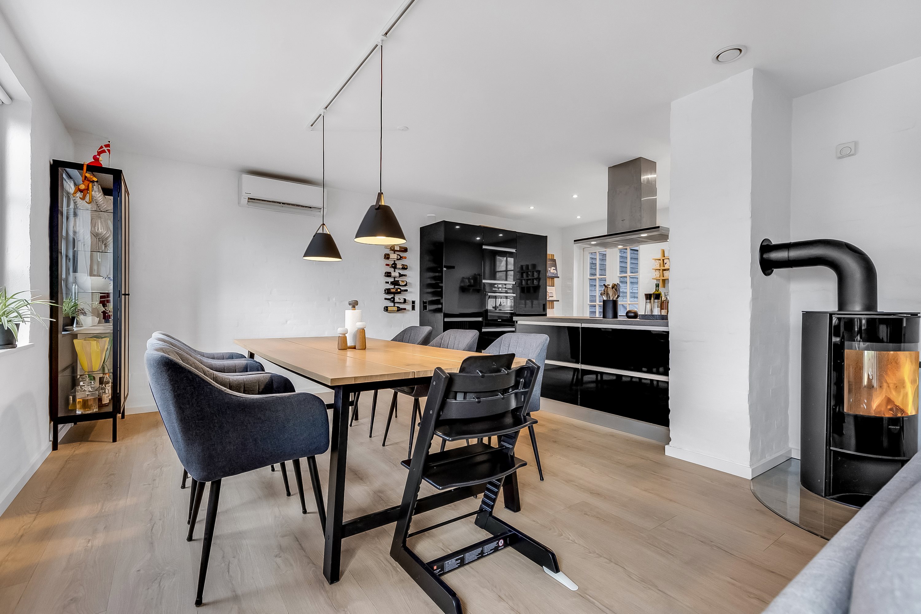 Fremhævet stue billede i fuldskærmstilstand. Billede af Rosenkildevej 34, 4200 Slagelse