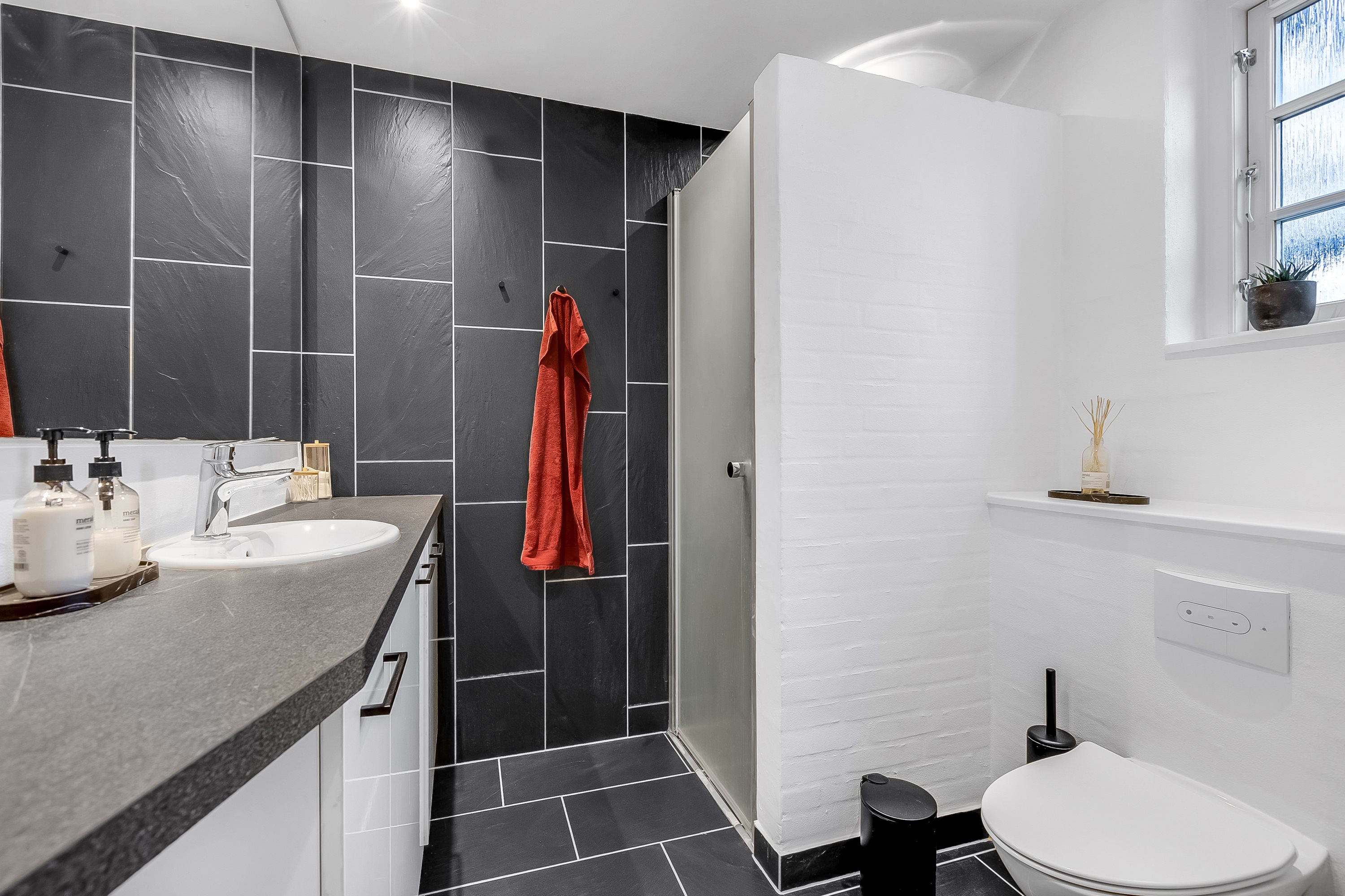 Fremhævet badeværelse billede i fuldskærmstilstand. Billede af Rosenkildevej 34, 4200 Slagelse