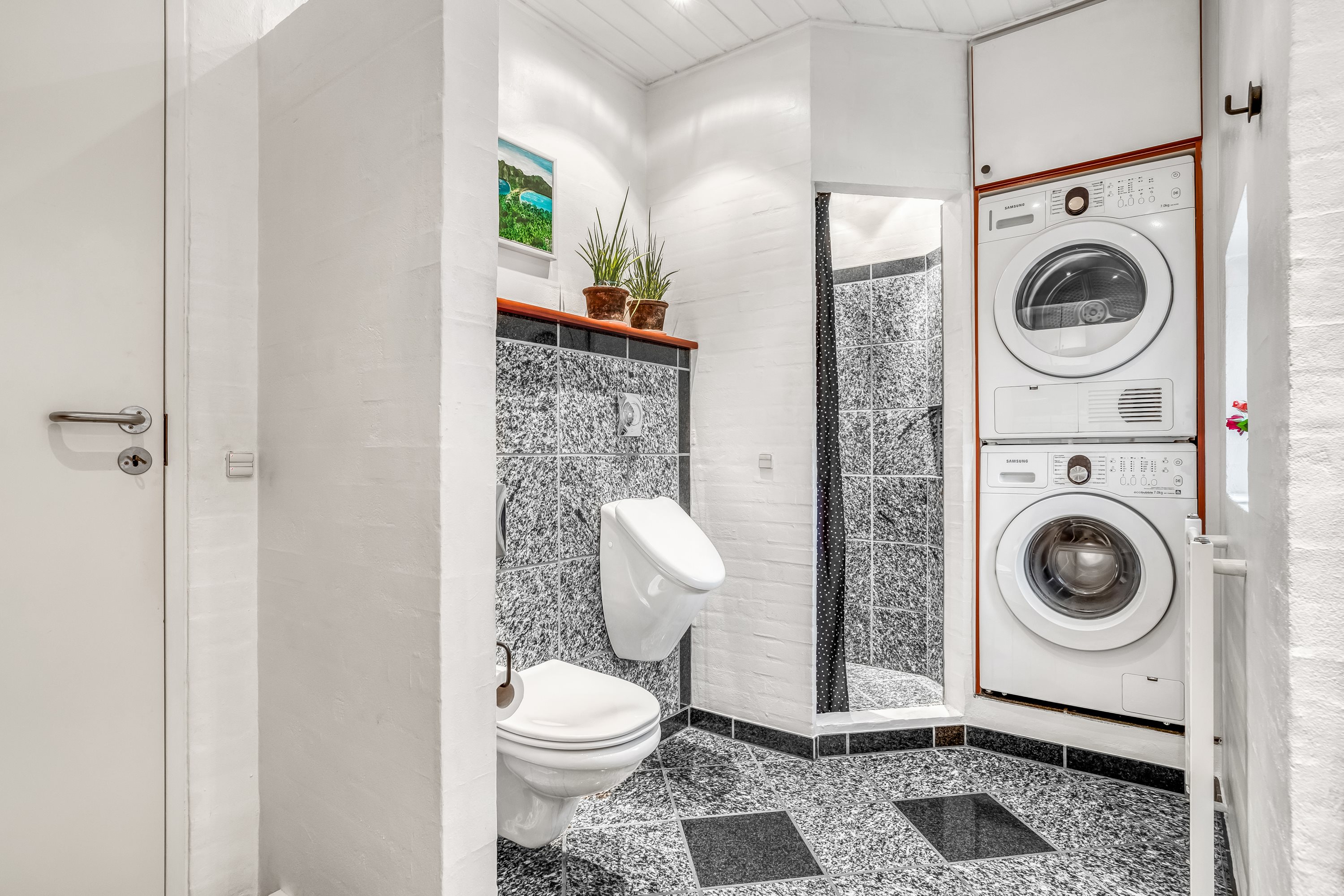 Fremhævet badeværelse billede i fuldskærmstilstand. Billede af Skjernvej 112A, 7500 Holstebro