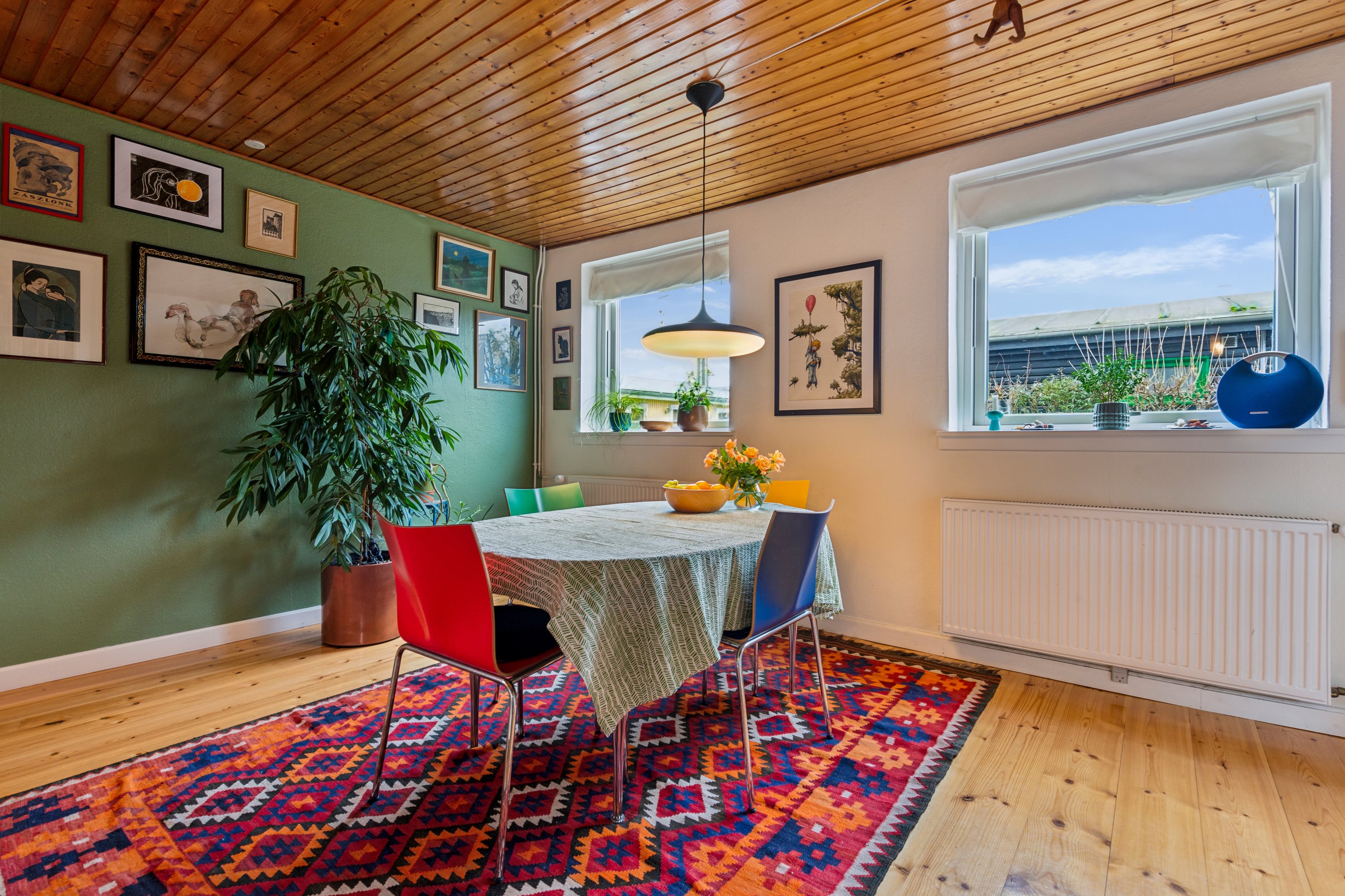 Fremhævet stue billede i fuldskærmstilstand. Billede af Hf. Rosenvang 18, 2700 Brønshøj