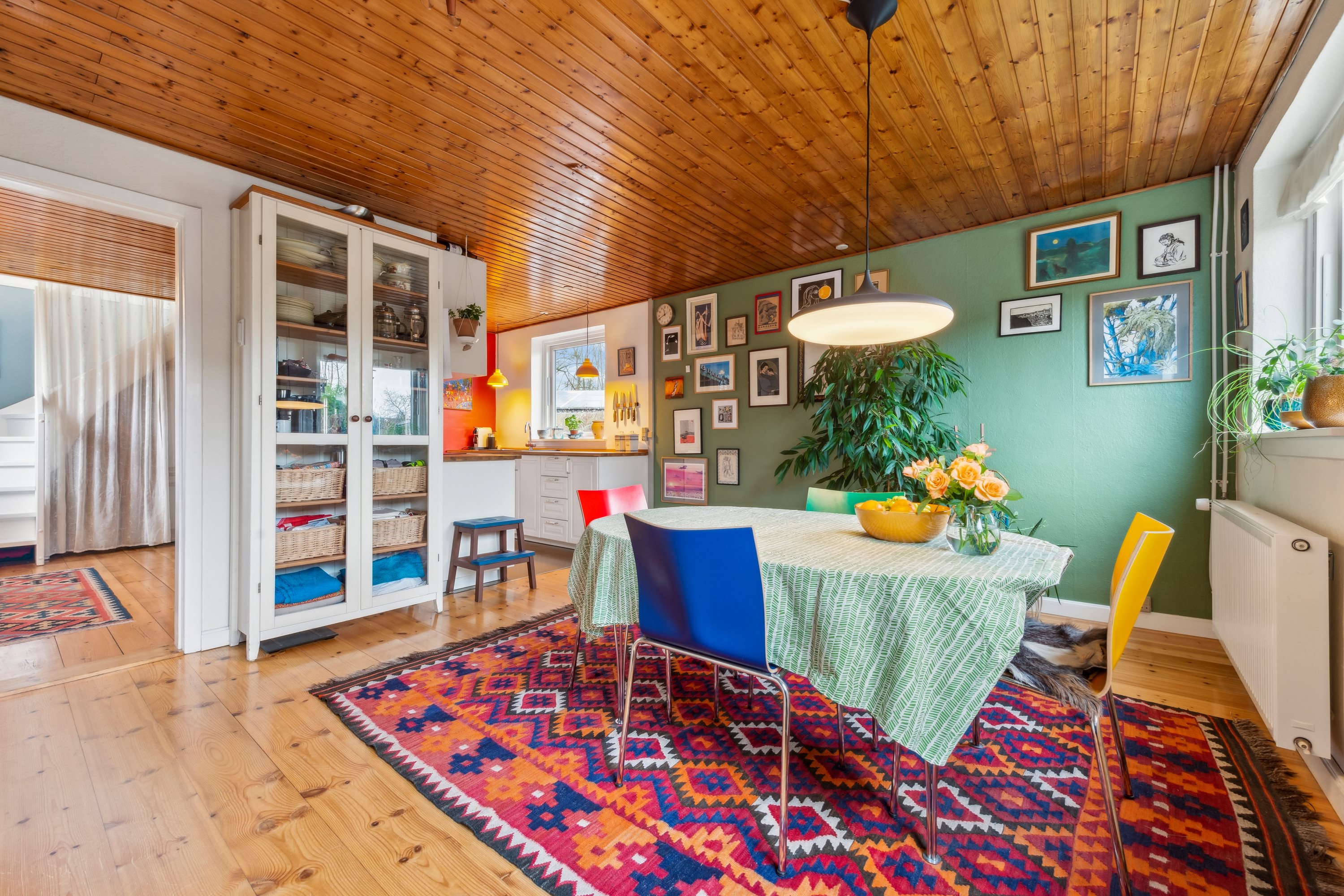 Fremhævet stue billede i fuldskærmstilstand. Billede af Hf. Rosenvang 18, 2700 Brønshøj