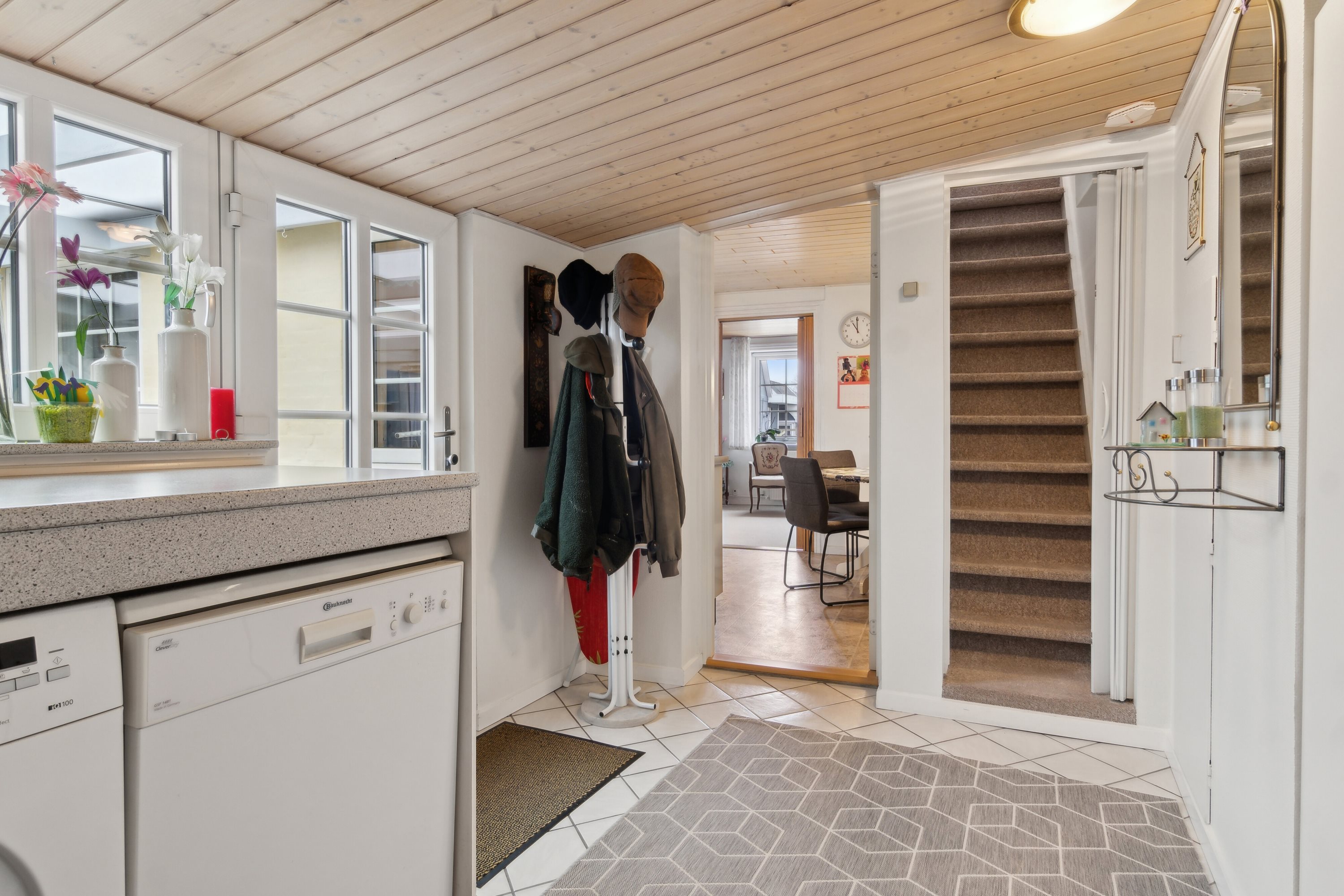 Fremhævet trappe billede i fuldskærmstilstand. Billede af Hovedgaden 111, 7752 Snedsted