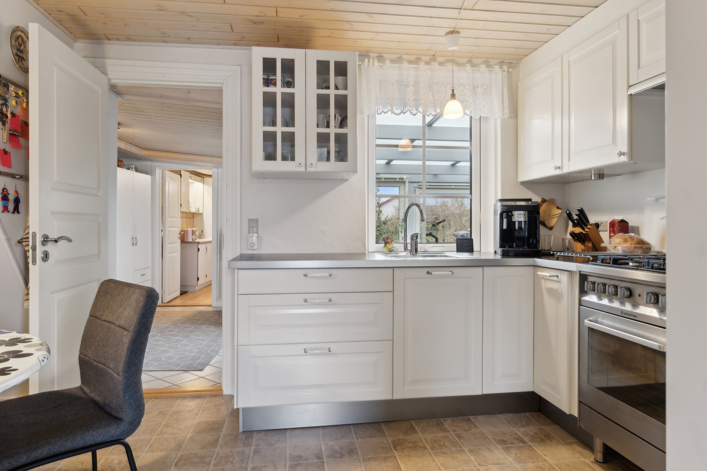 Fremhævet køkken billede i fuldskærmstilstand. Billede af Hovedgaden 111, 7752 Snedsted