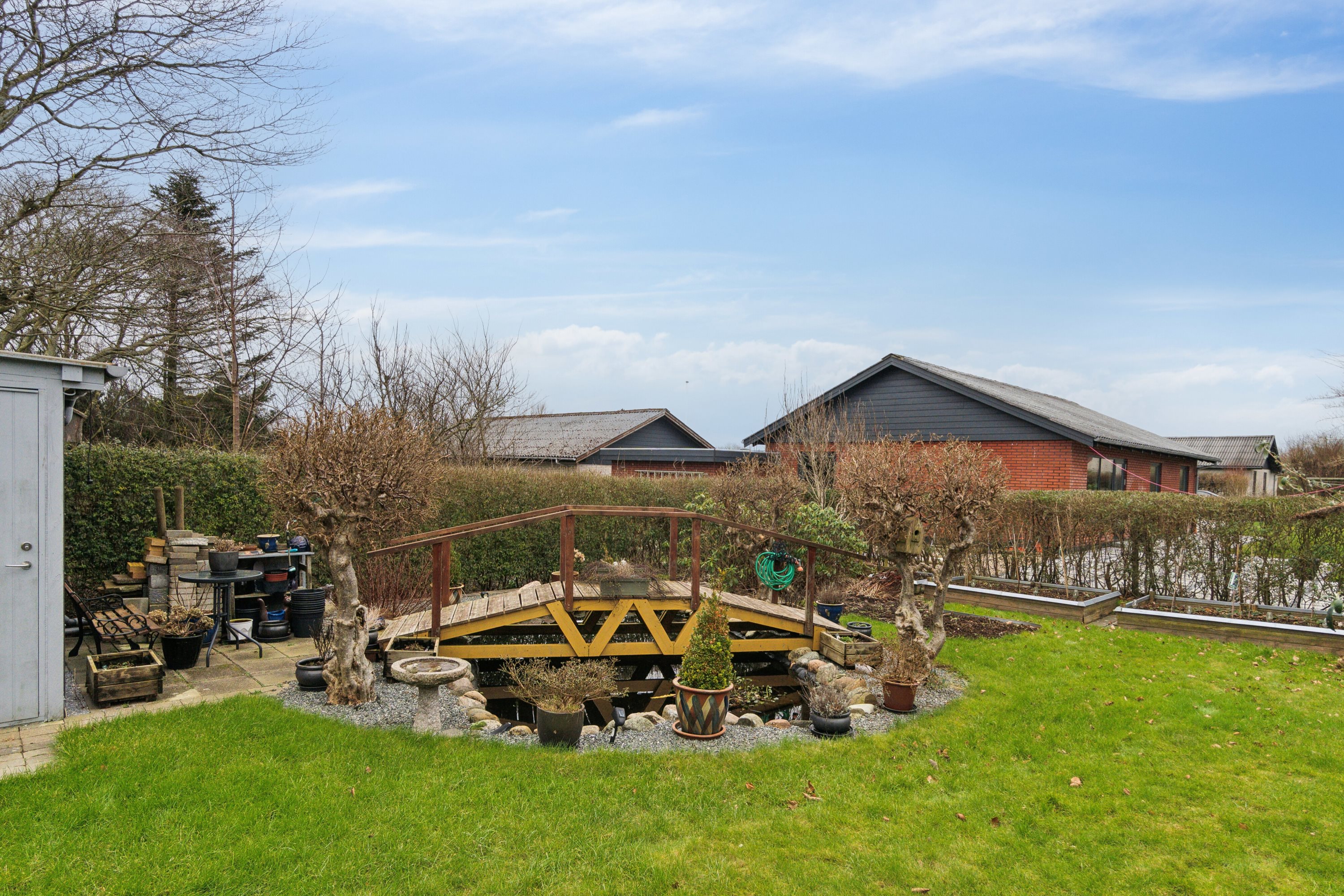 Fremhævet udendørs billede i fuldskærmstilstand. Billede af Hovedgaden 111, 7752 Snedsted