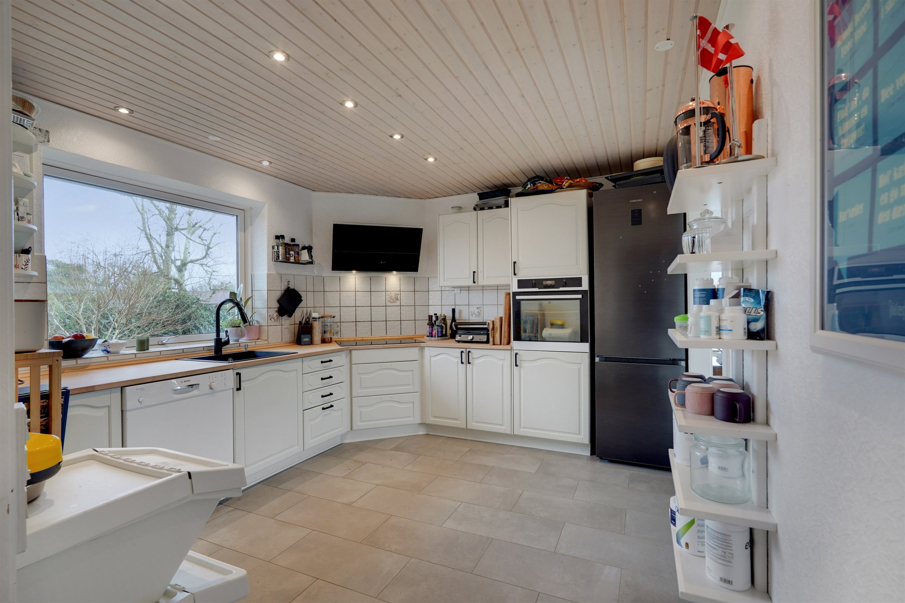 Fremhævet køkken billede i fuldskærmstilstand. Billede af Ålykken 7, 6710 Esbjerg V