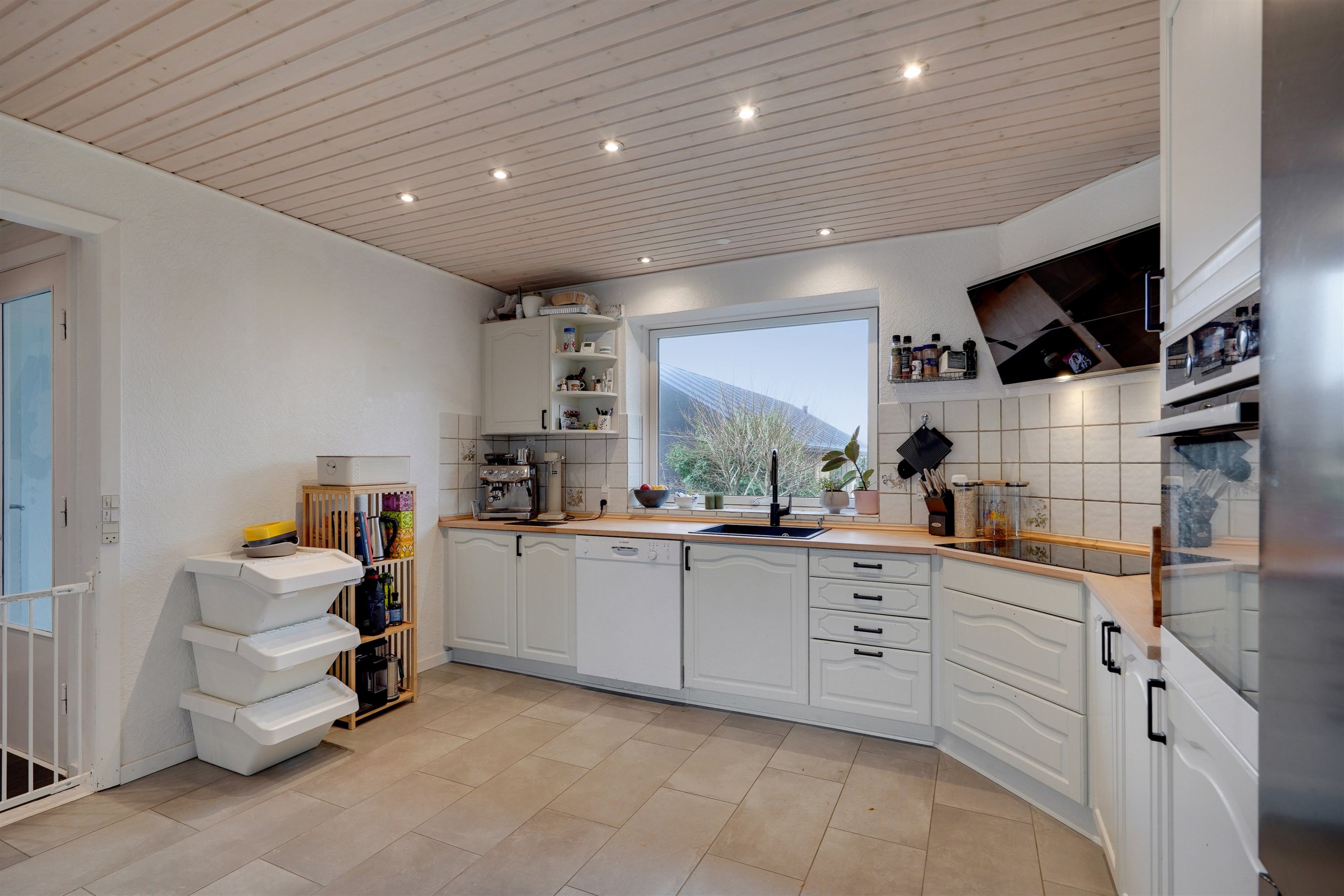 Fremhævet køkken billede i fuldskærmstilstand. Billede af Ålykken 7, 6710 Esbjerg V