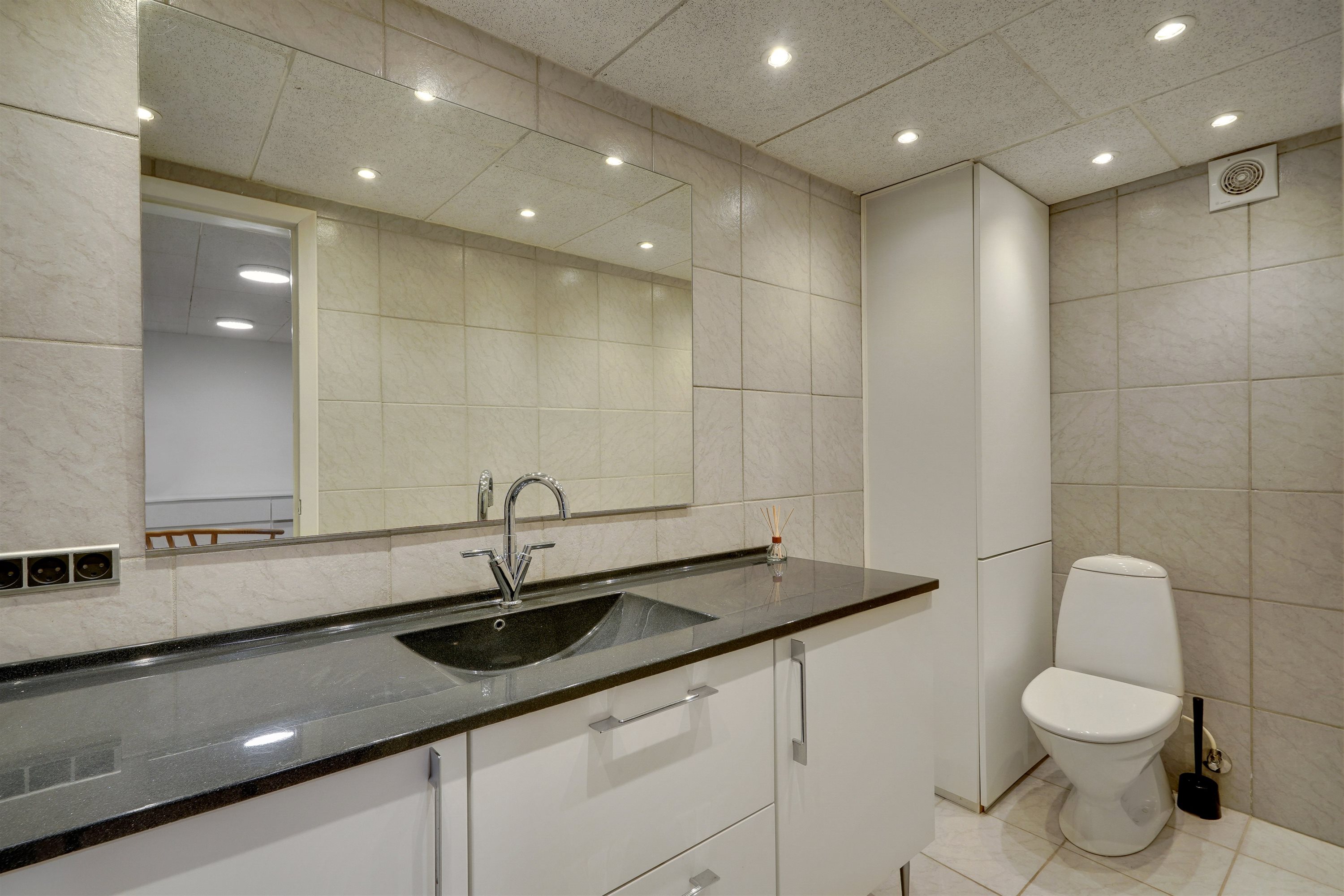 Fremhævet badeværelse billede i fuldskærmstilstand. Billede af Ålykken 7, 6710 Esbjerg V