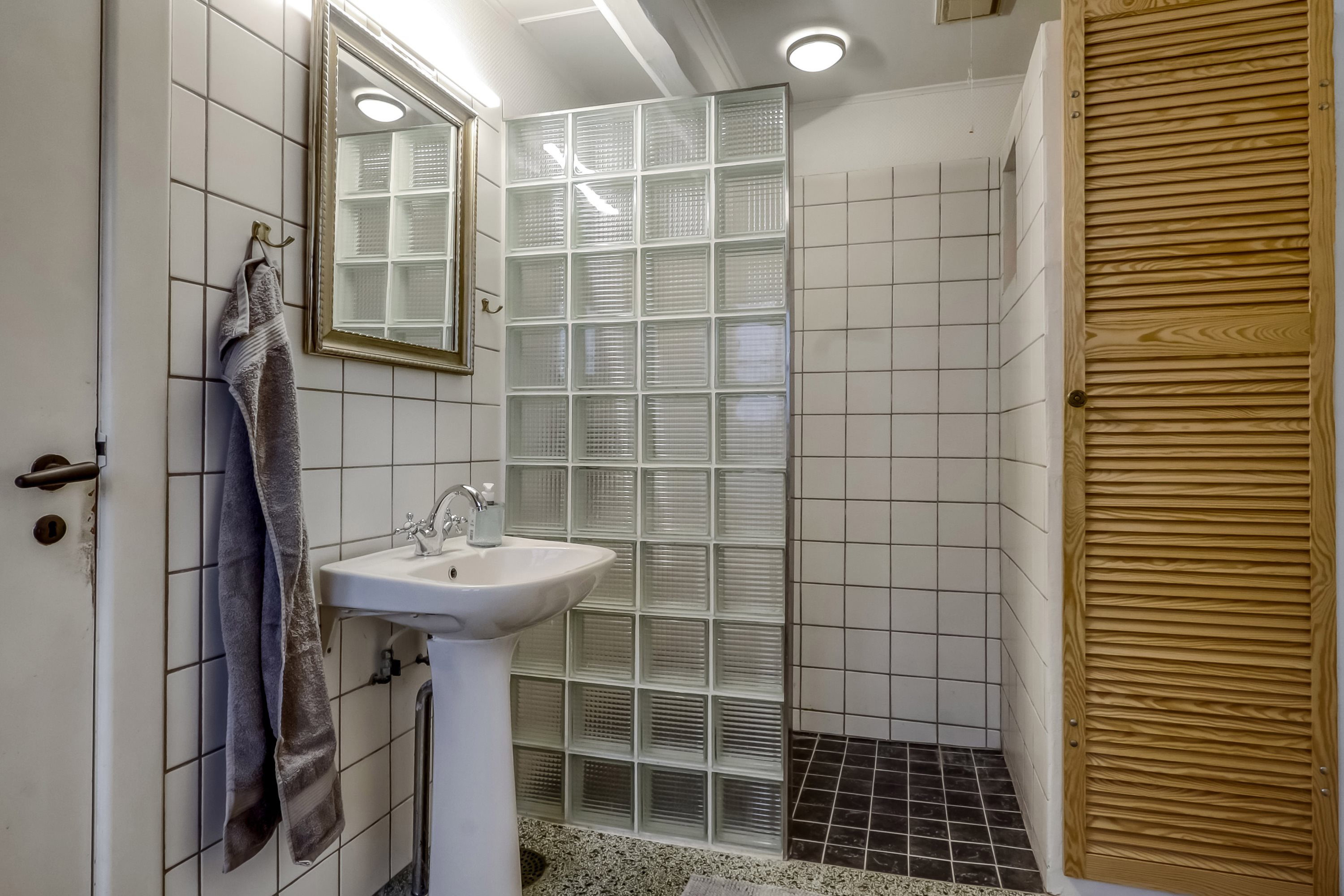 Fremhævet badeværelse billede i fuldskærmstilstand. Billede af Klavsebøllevej 18, Klavsebølle, 5953 Tranekær