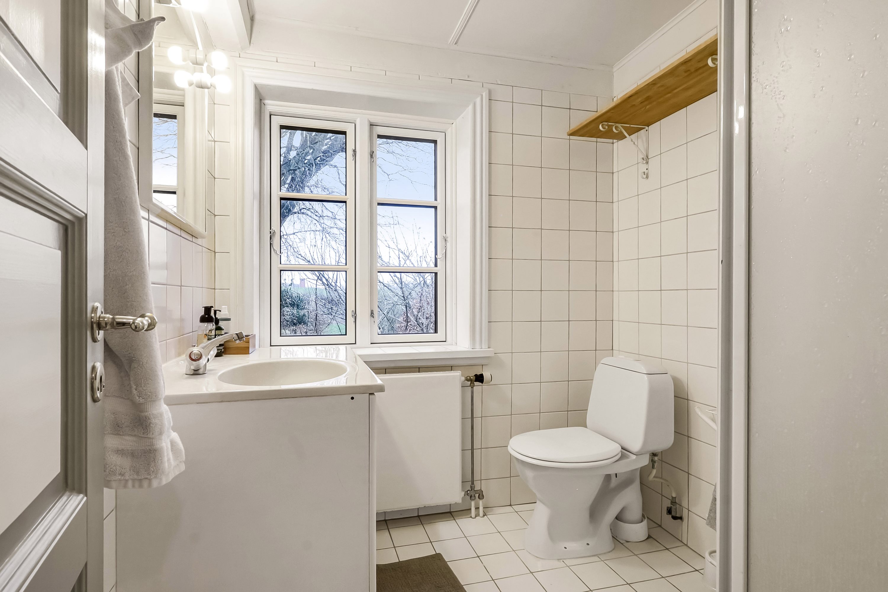 Fremhævet toilet billede i fuldskærmstilstand. Billede af Klavsebøllevej 18, Klavsebølle, 5953 Tranekær