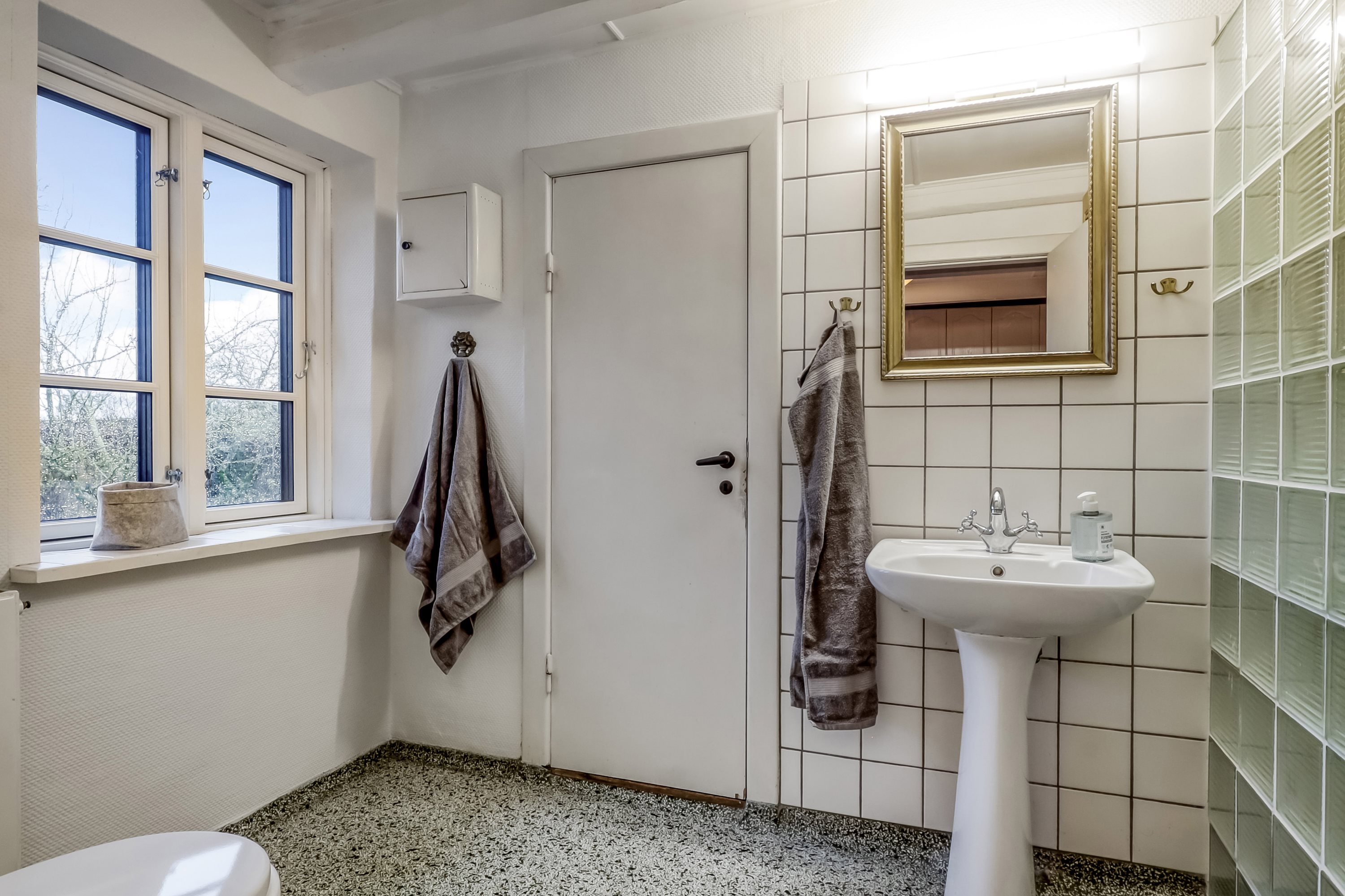 Fremhævet toilet billede i fuldskærmstilstand. Billede af Klavsebøllevej 18, Klavsebølle, 5953 Tranekær