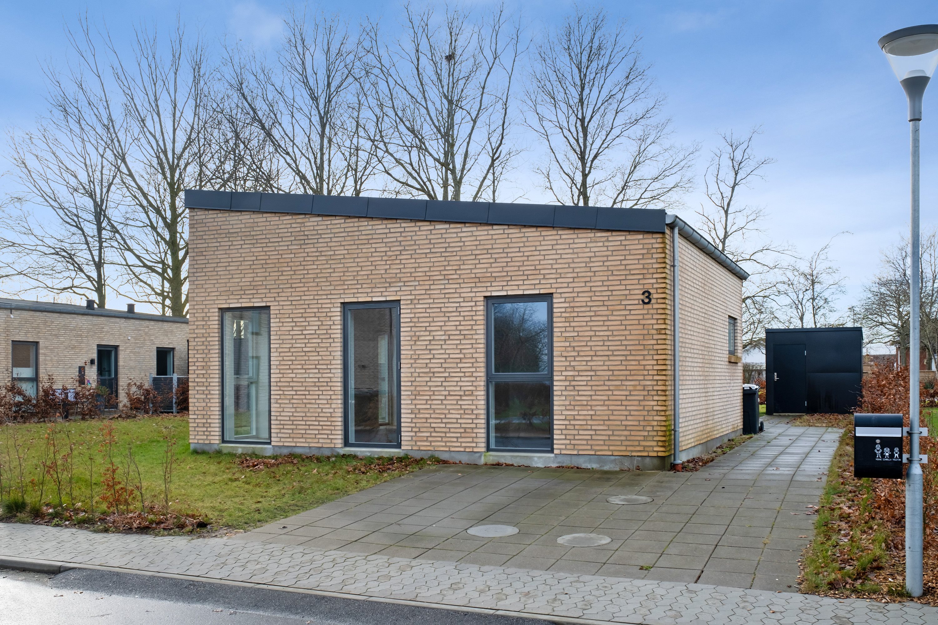 Fremhævet facade billede i fuldskærmstilstand. Billede af Ved Vandet 3, 5800 Nyborg