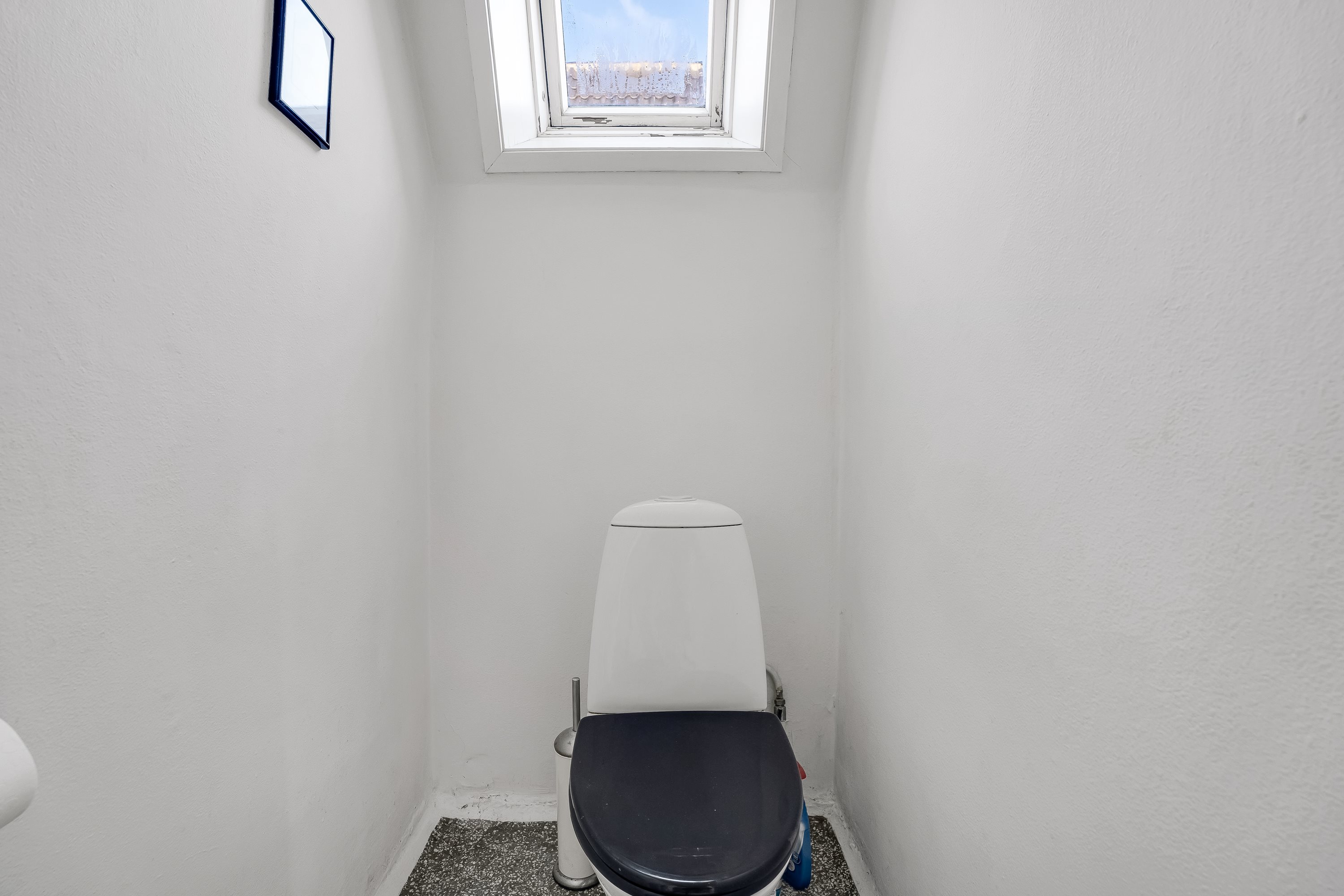 Fremhævet toilet billede i fuldskærmstilstand. Billede af Kongensgade 26, 4800 Nykøbing F