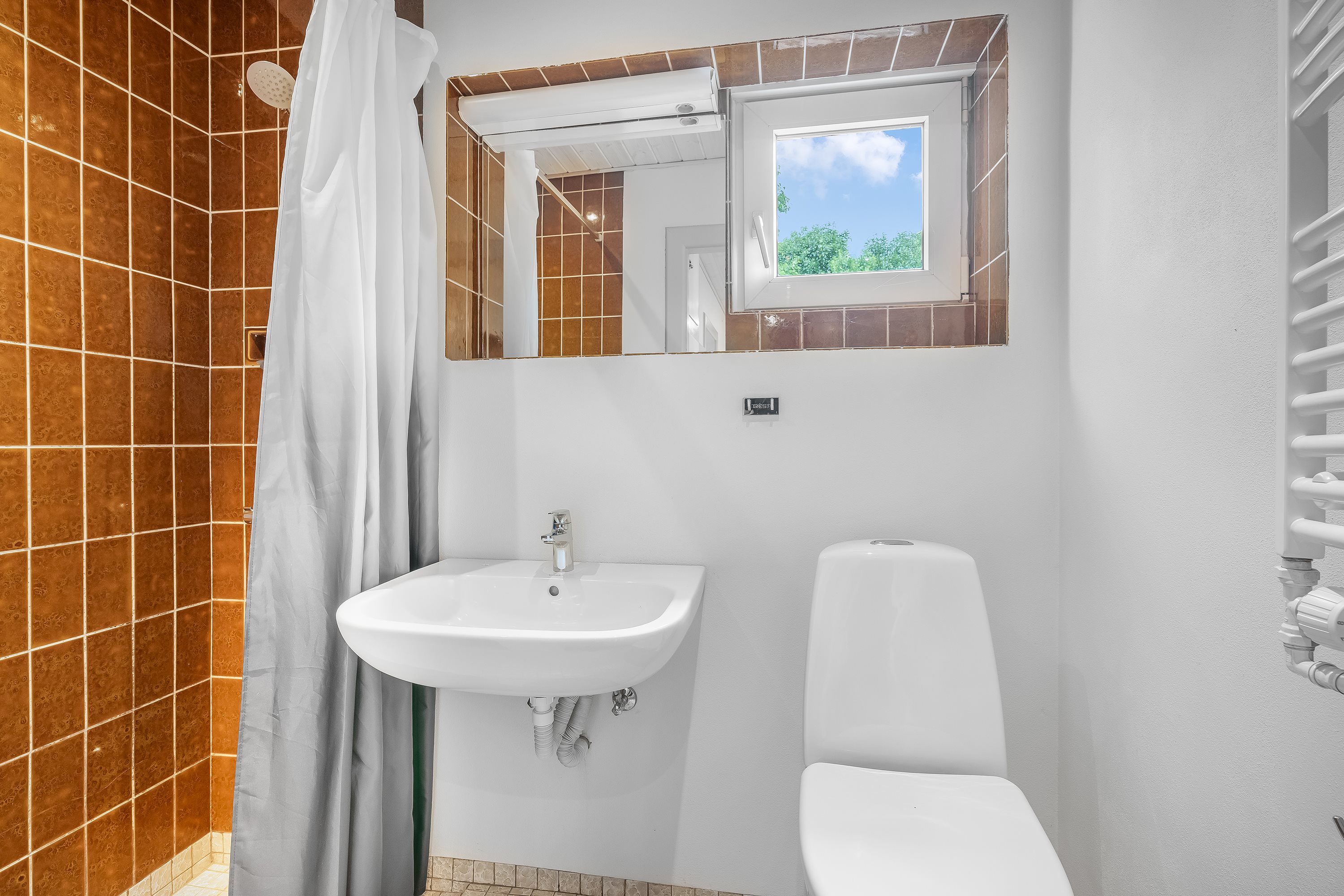 Fremhævet badeværelse billede i fuldskærmstilstand. Billede af Langgade 48, 7550 Sørvad