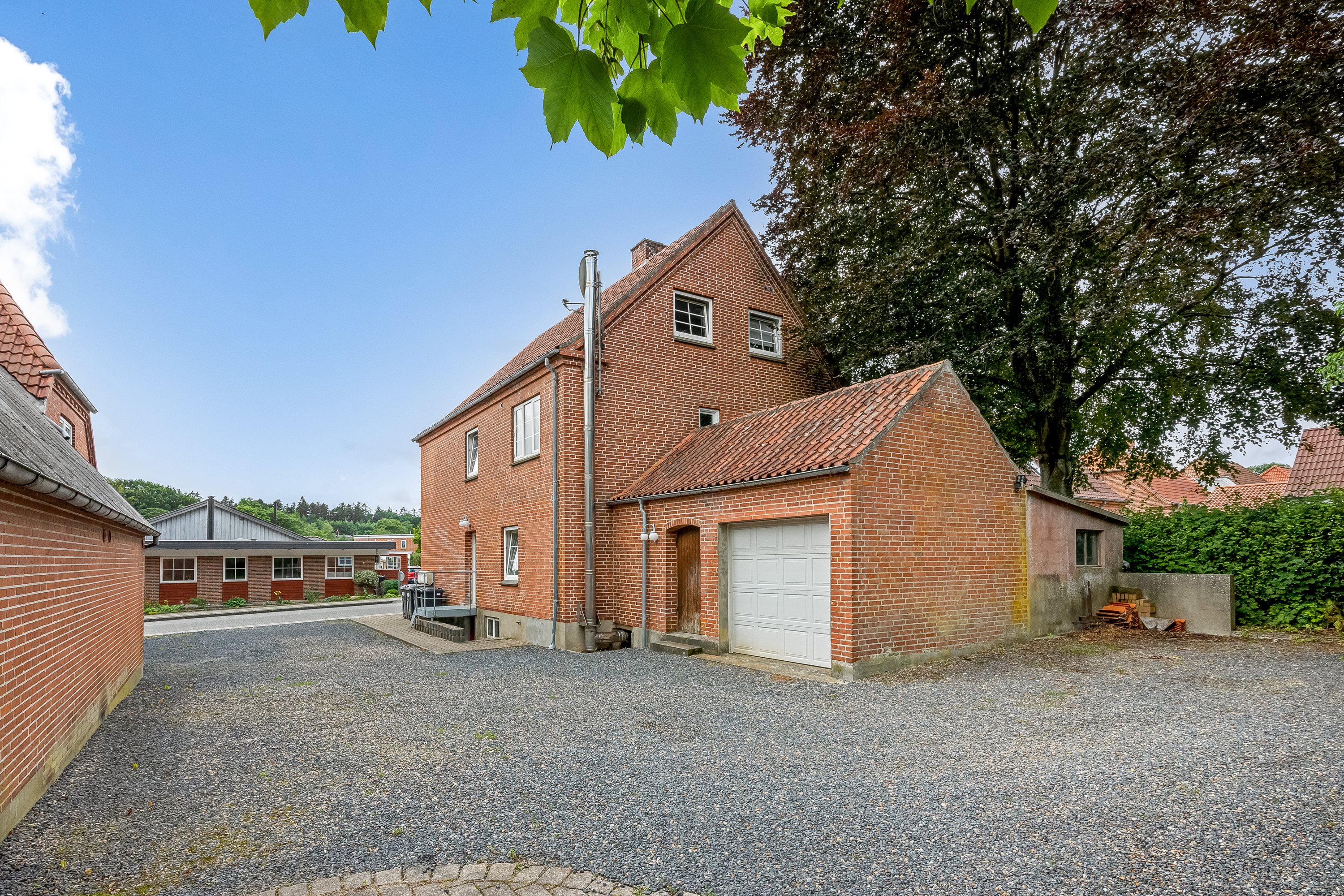 Fremhævet indkørsel billede i fuldskærmstilstand. Billede af Langgade 48, 7550 Sørvad