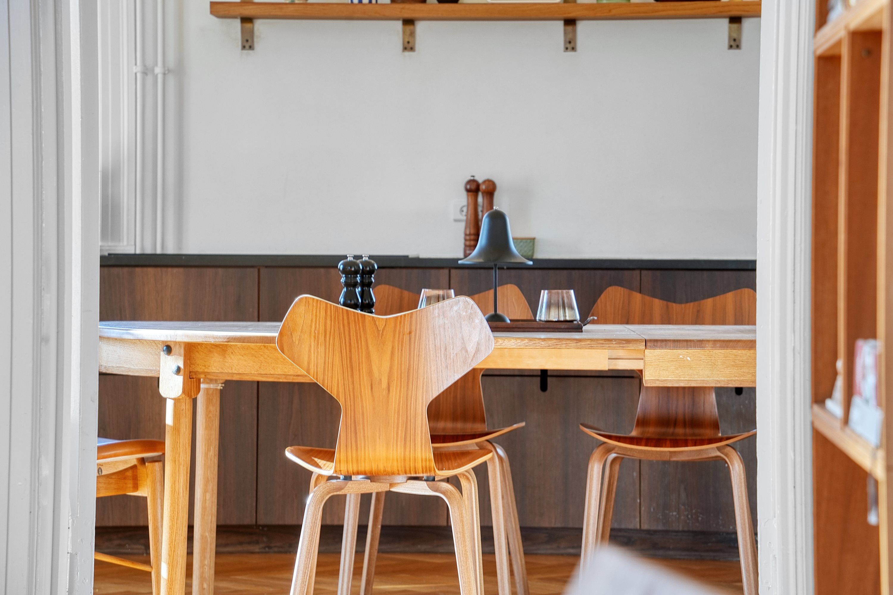 Fremhævet spisestue billede i fuldskærmstilstand. Billede af Svanemøllevej 13, 1., 2100 København Ø