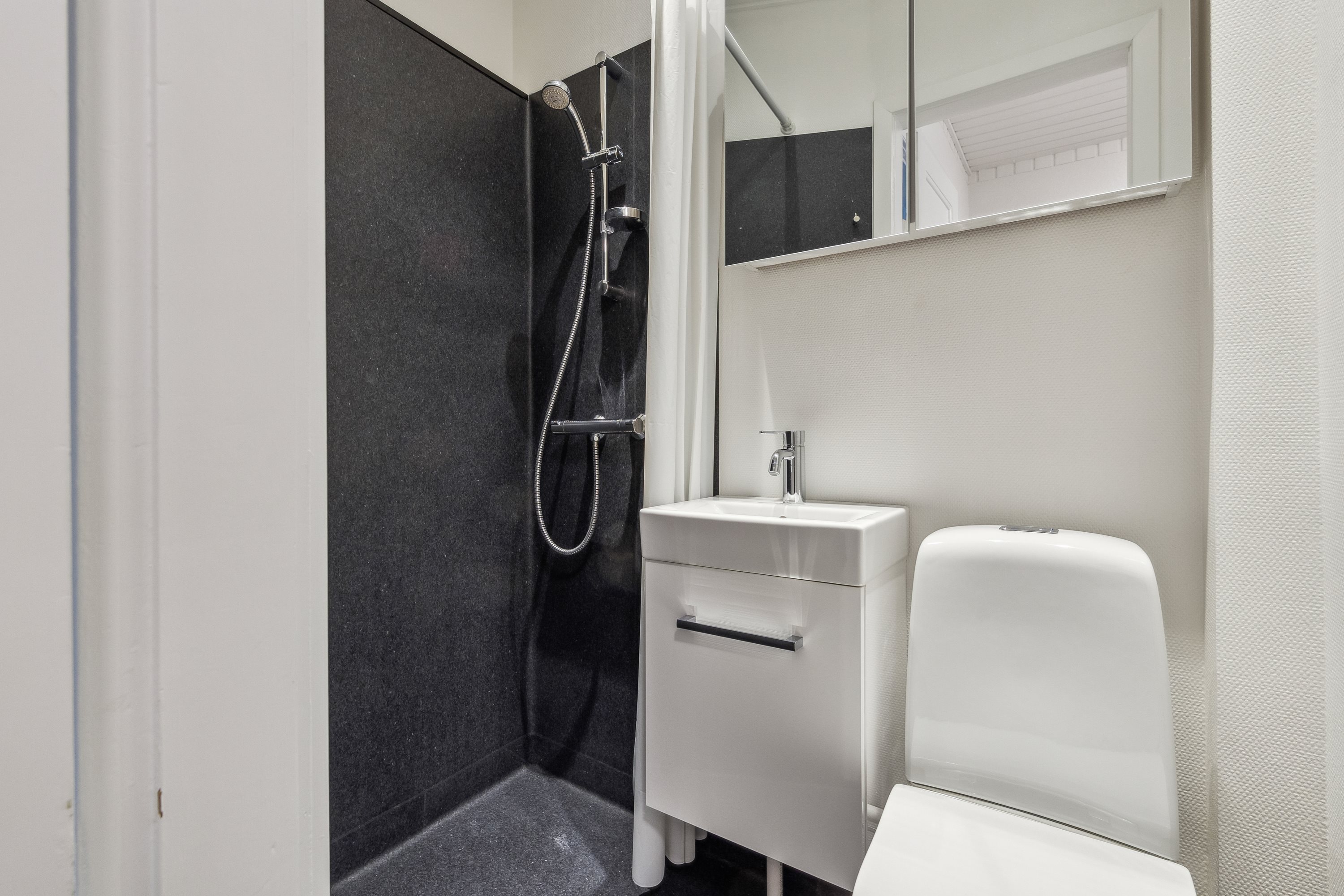 Fremhævet badeværelse billede i fuldskærmstilstand. Billede af Ryesgade 41, st.. tv., 9000 Aalborg