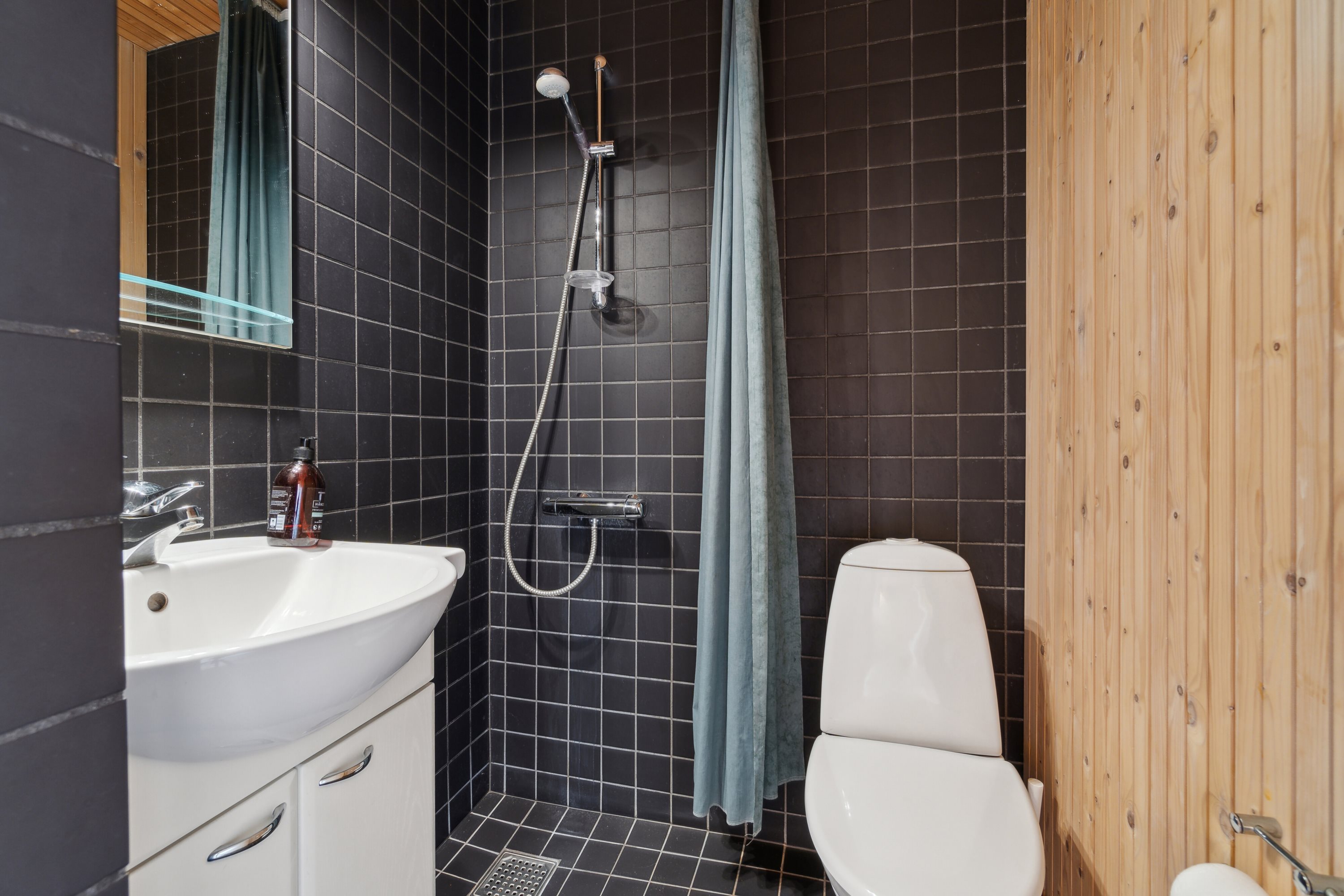 Fremhævet badeværelse billede i fuldskærmstilstand. Billede af Nordsøvej 202A, Vorupør, 7700 Thisted