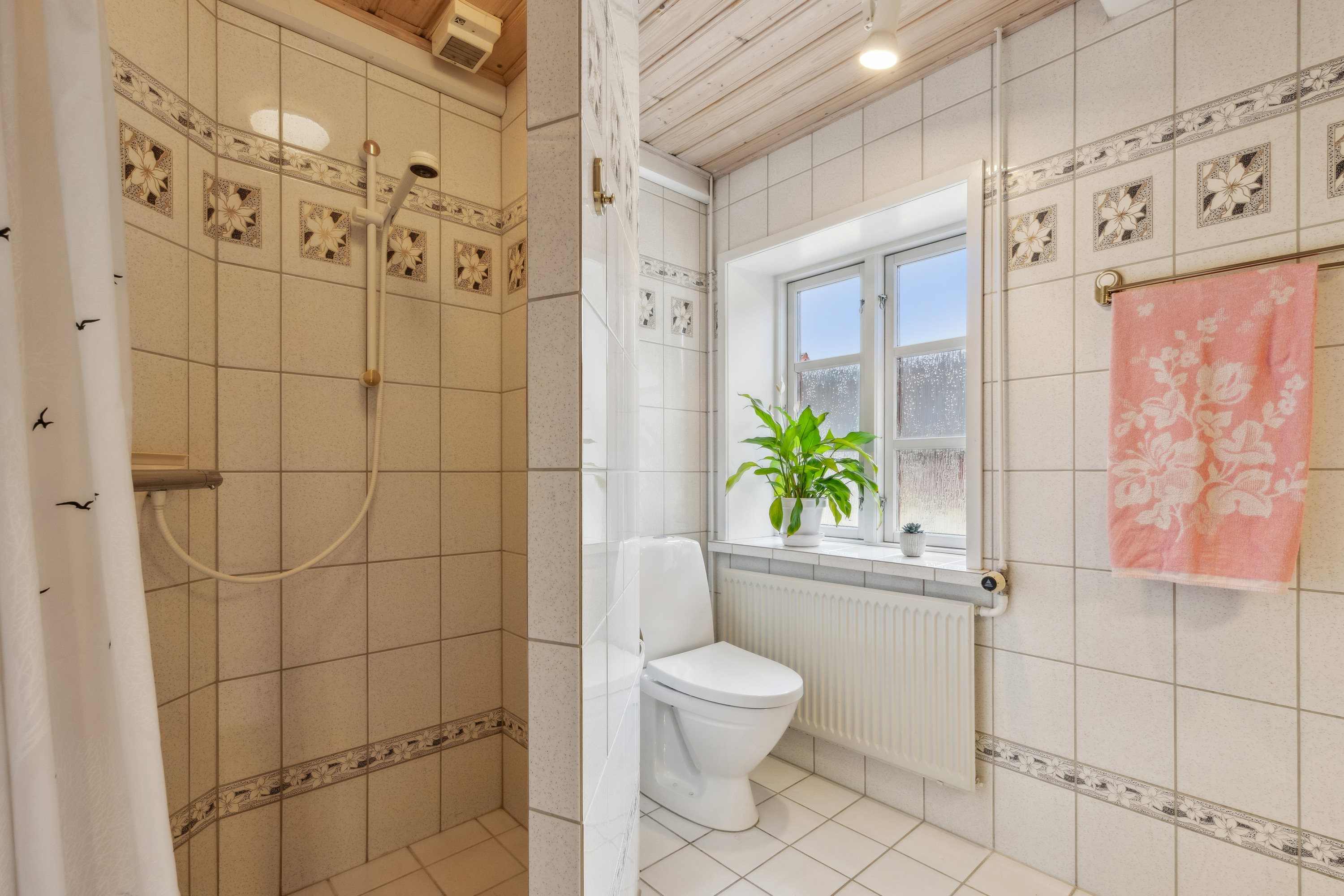 Fremhævet badeværelse billede i fuldskærmstilstand. Billede af Slagelsevej 50, 4270 Høng