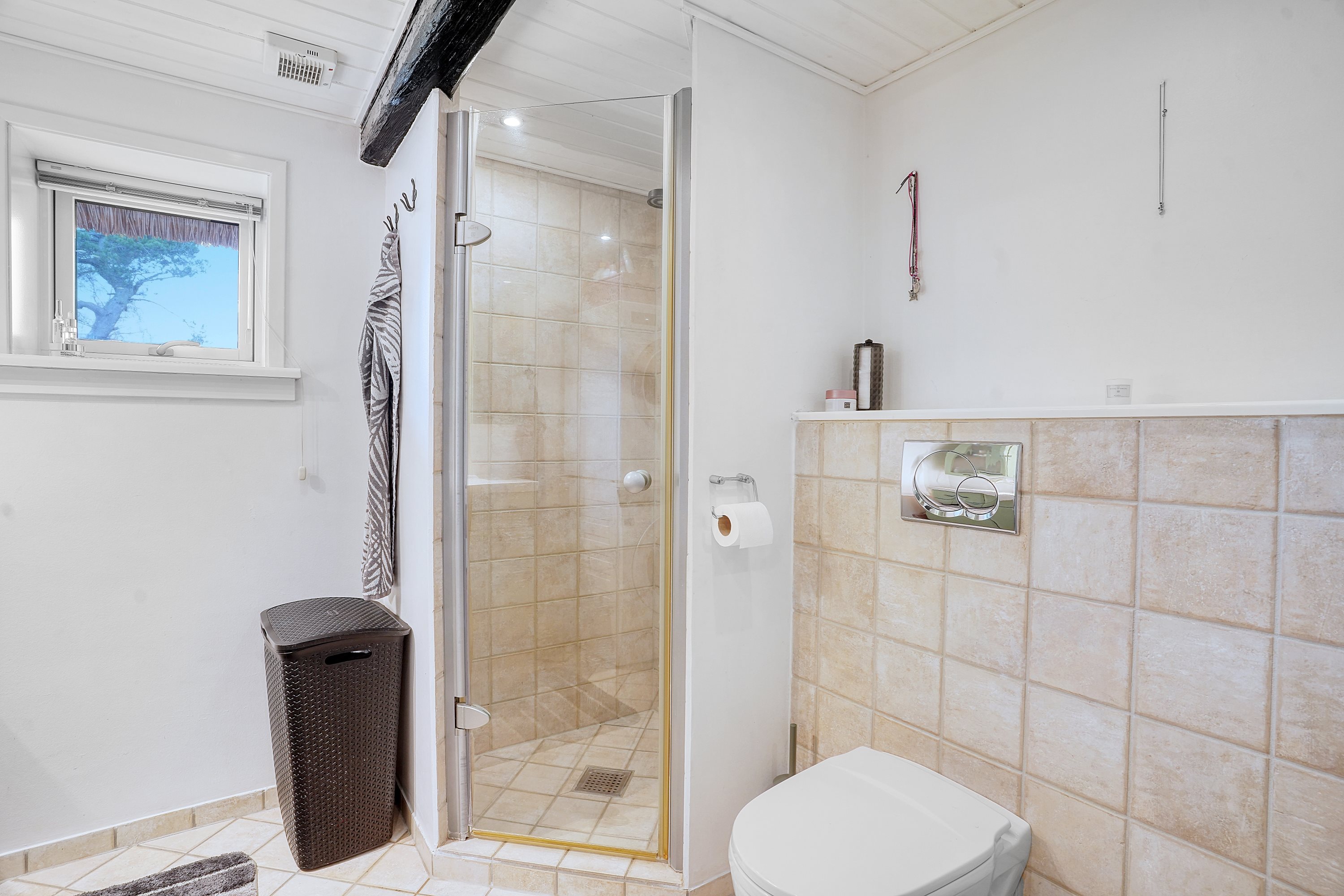 Fremhævet badeværelse billede i fuldskærmstilstand. Billede af Storgårdsvej 103, Dalby Huse, 3630 Jægerspris