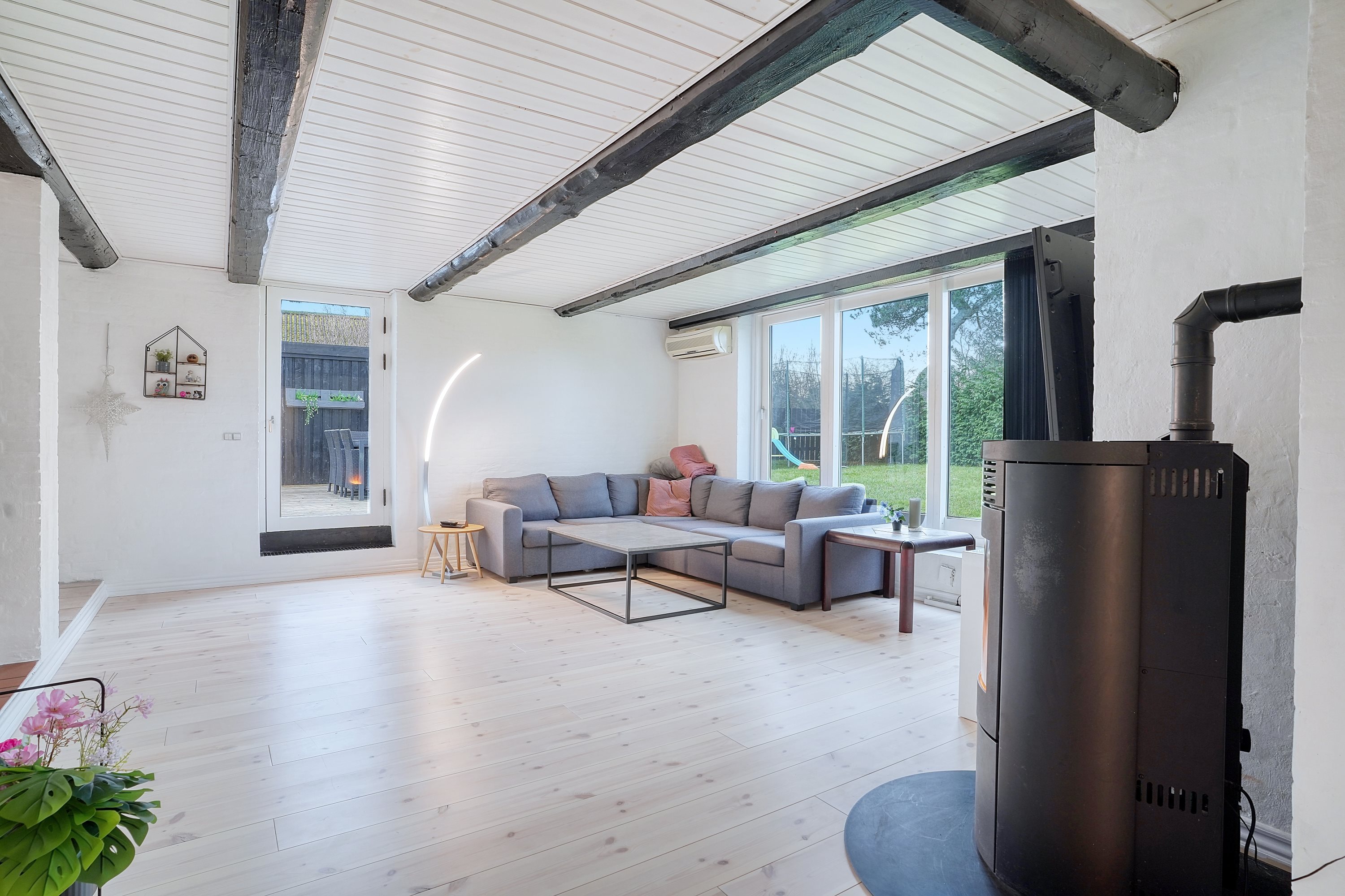 Fremhævet stue billede i fuldskærmstilstand. Billede af Storgårdsvej 103, Dalby Huse, 3630 Jægerspris