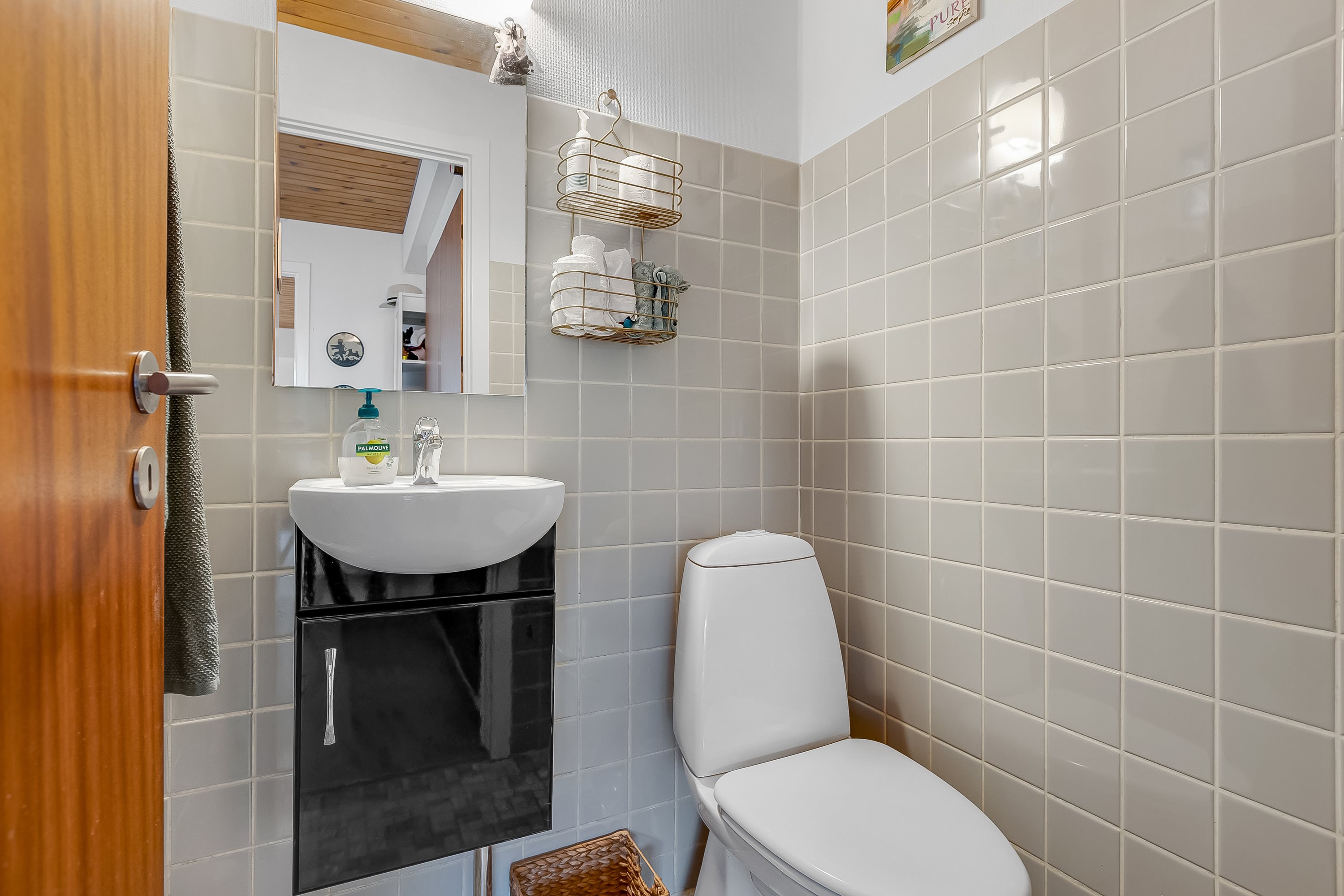 Fremhævet toilet billede i fuldskærmstilstand. Billede af Bausager 6, Gevninge, 4000 Roskilde