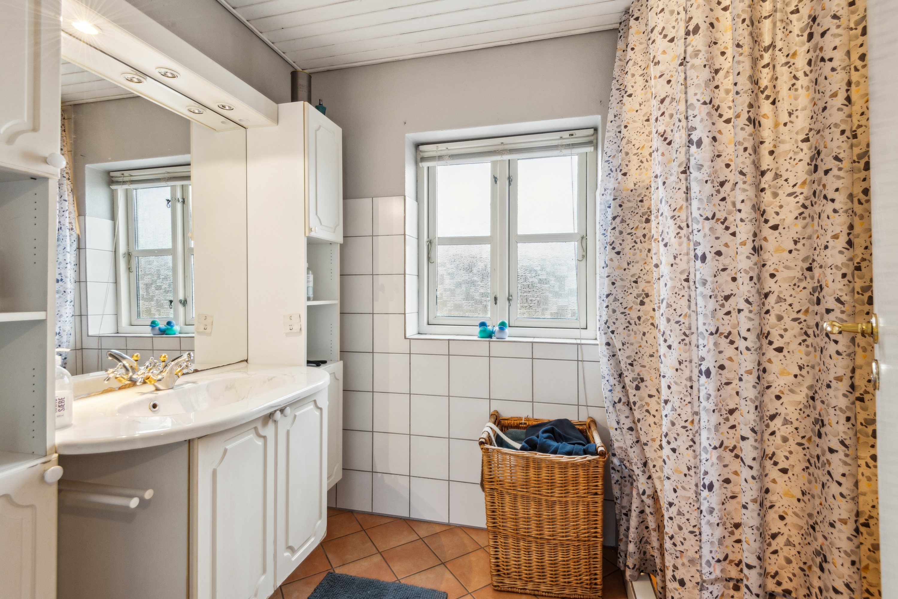 Fremhævet badeværelse billede i fuldskærmstilstand. Billede af Hadsundvej 336, 9260 Gistrup