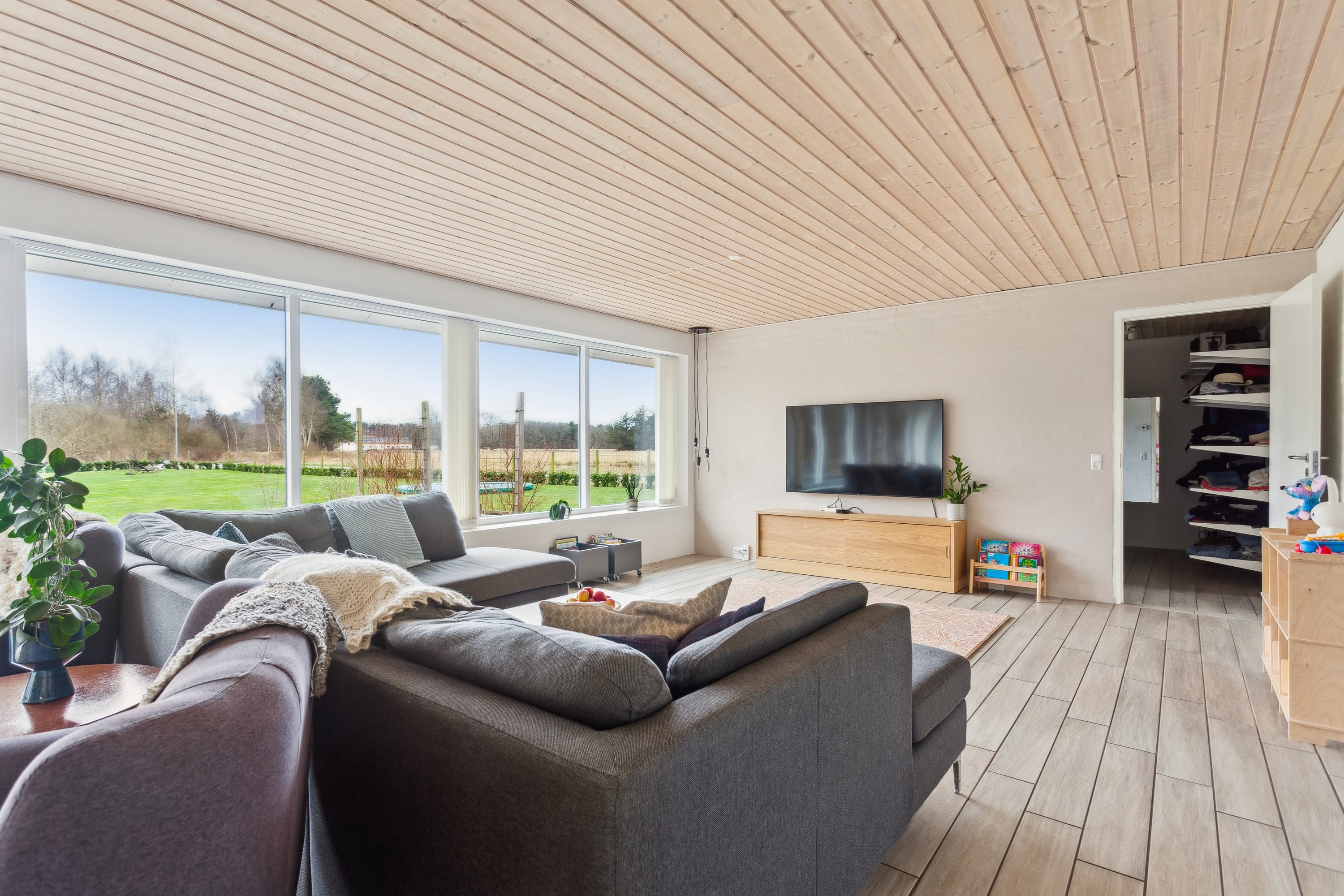 Fremhævet stue billede i fuldskærmstilstand. Billede af Holmbækvejen 8, Vesterø Havn, 9940 Læsø