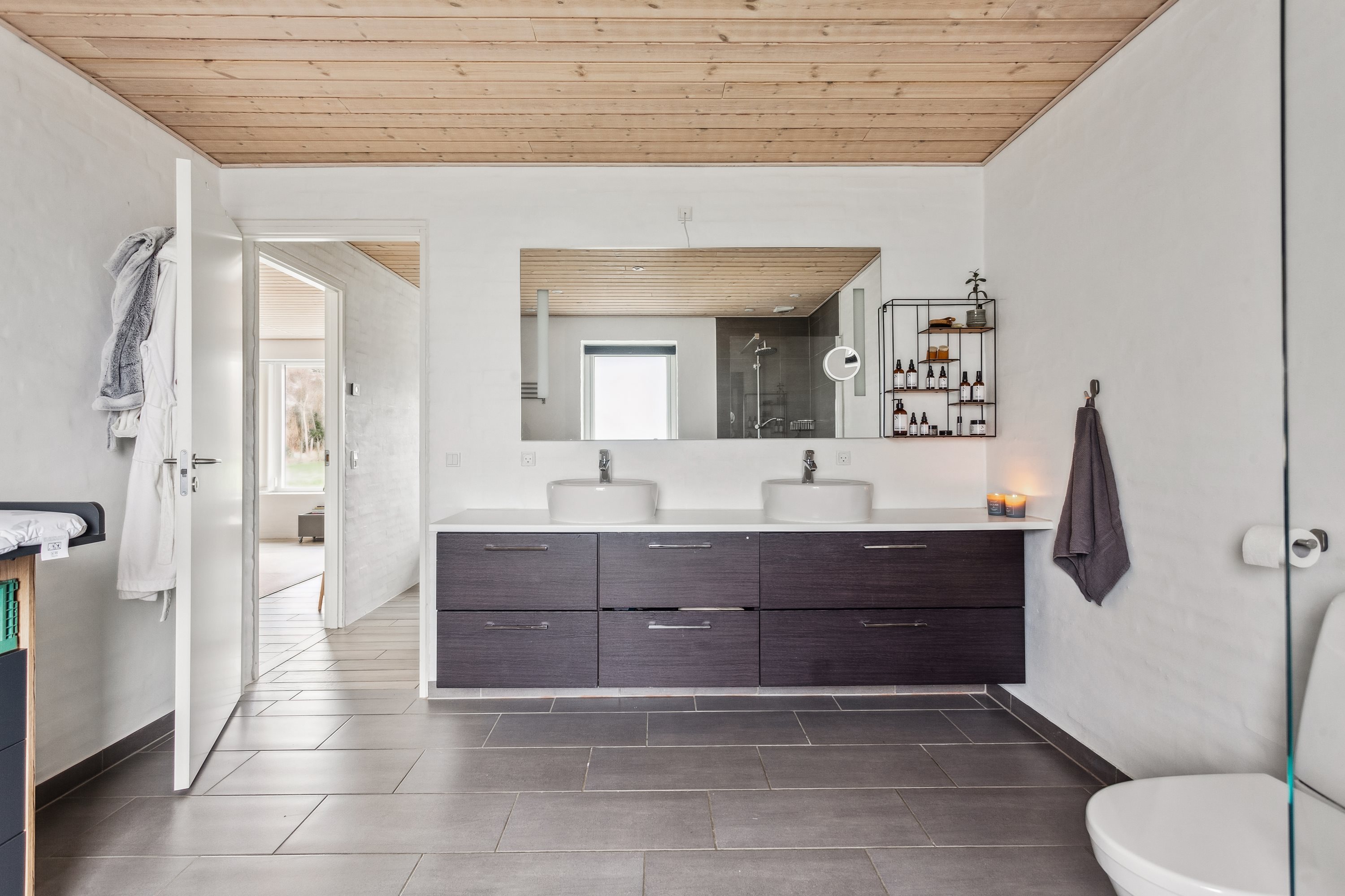 Fremhævet badeværelse billede i fuldskærmstilstand. Billede af Holmbækvejen 8, Vesterø Havn, 9940 Læsø