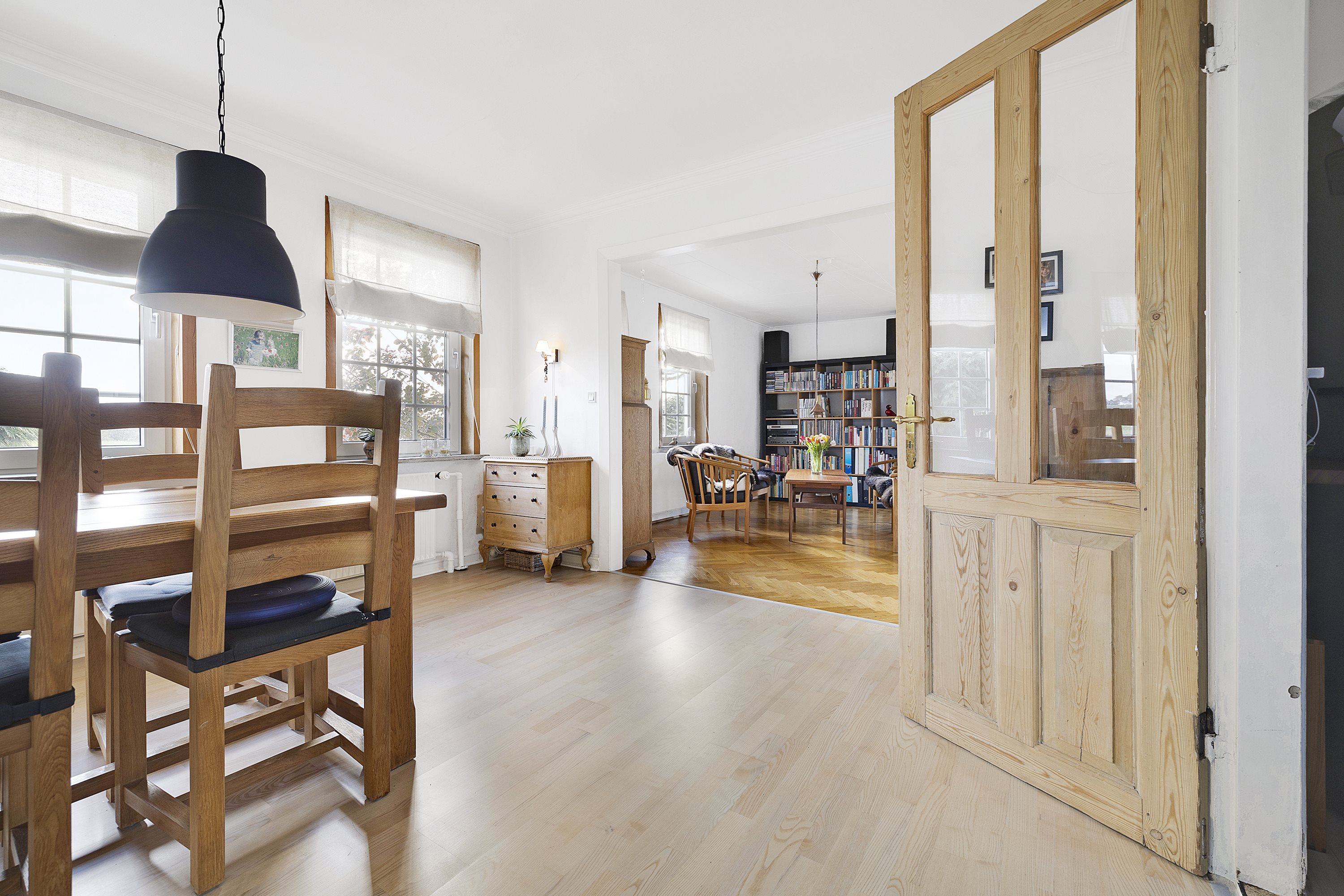 Fremhævet spisestue billede i fuldskærmstilstand. Billede af Hovgyden 1, Jordløse, 5683 Haarby