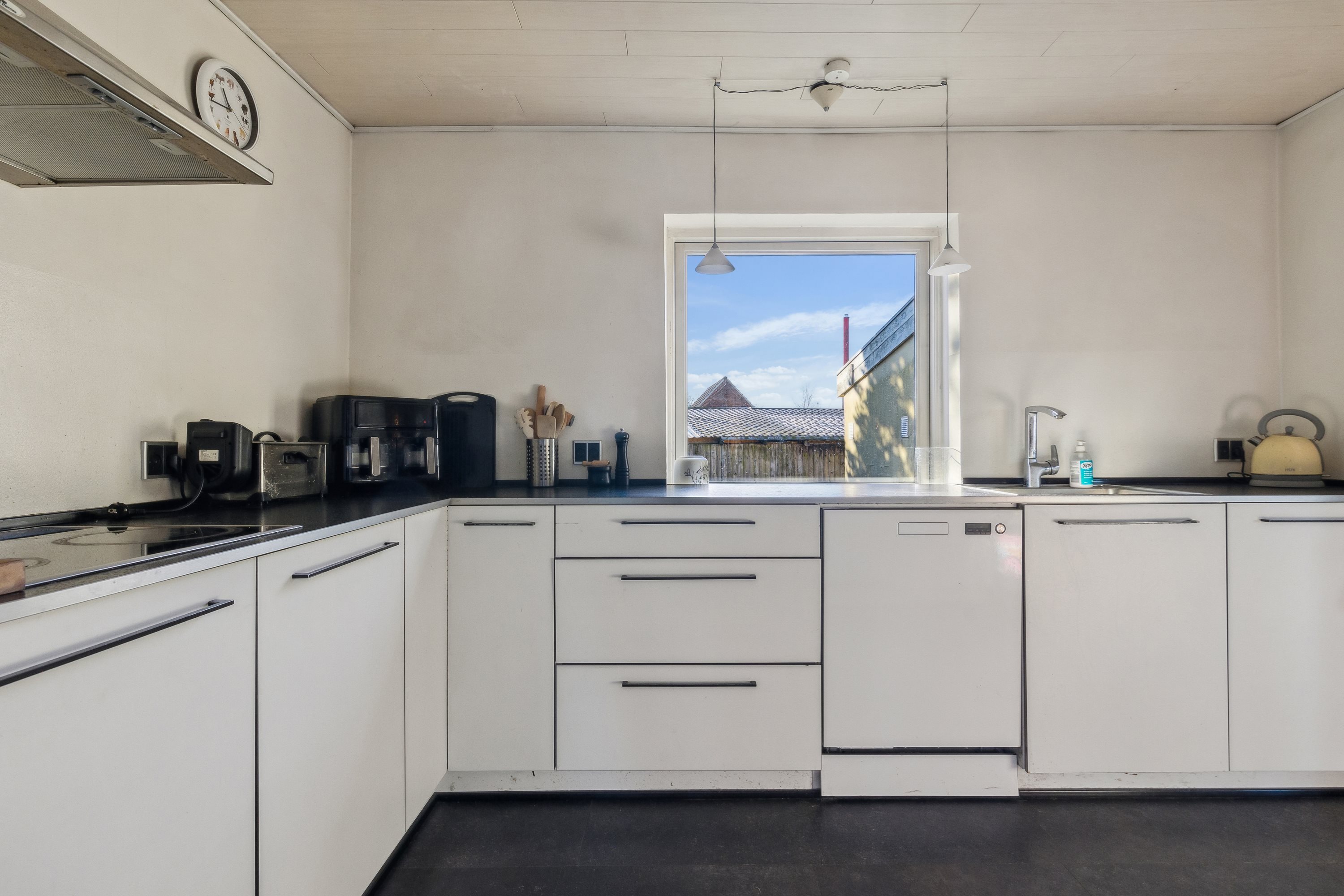 Miniaturebillede 1: køkken. Billede af Hovedgårdvej 2, 8732 Hovedgård