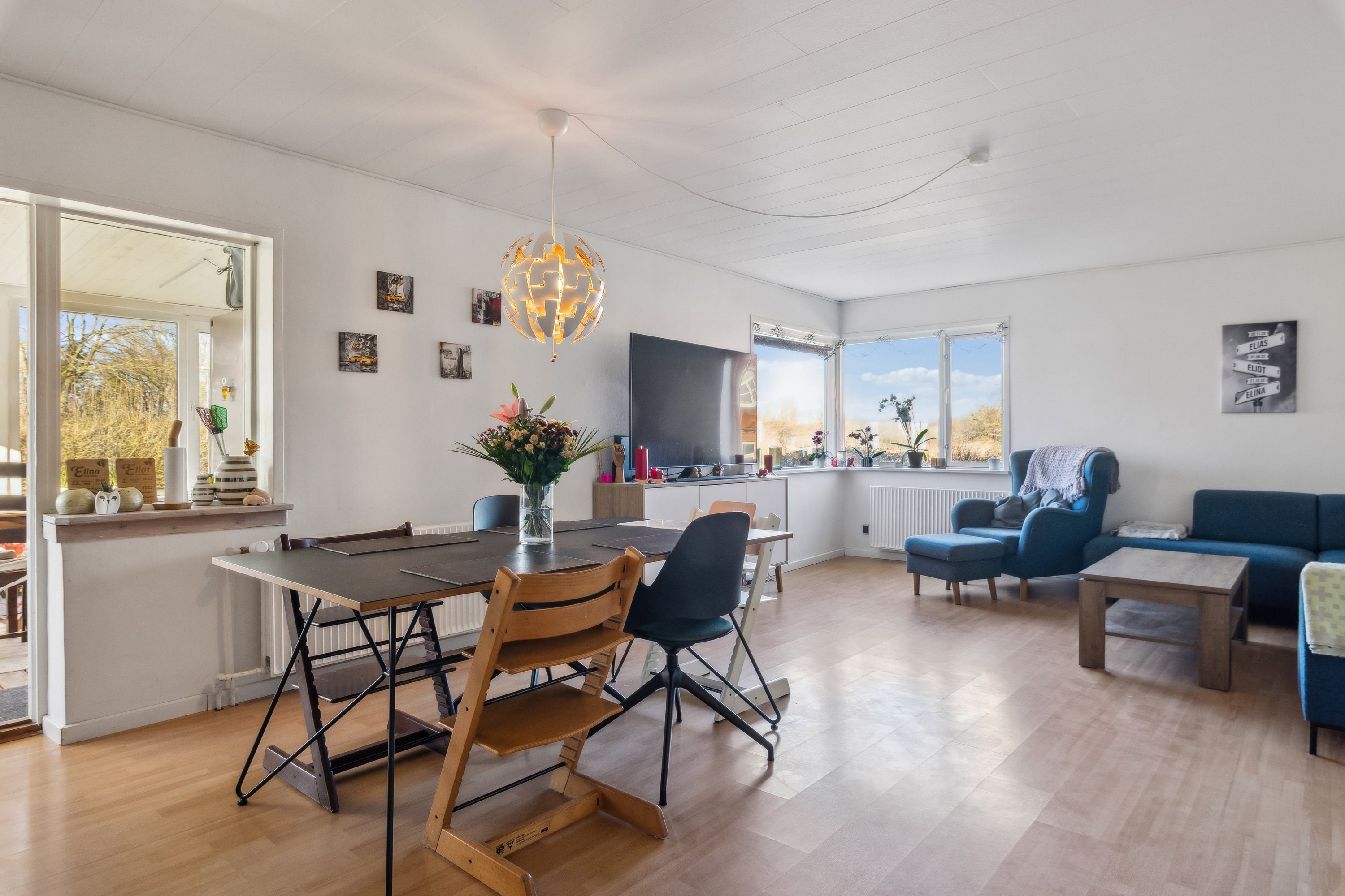 Fremhævet stue billede i fuldskærmstilstand. Billede af Hovedgårdvej 2, 8732 Hovedgård