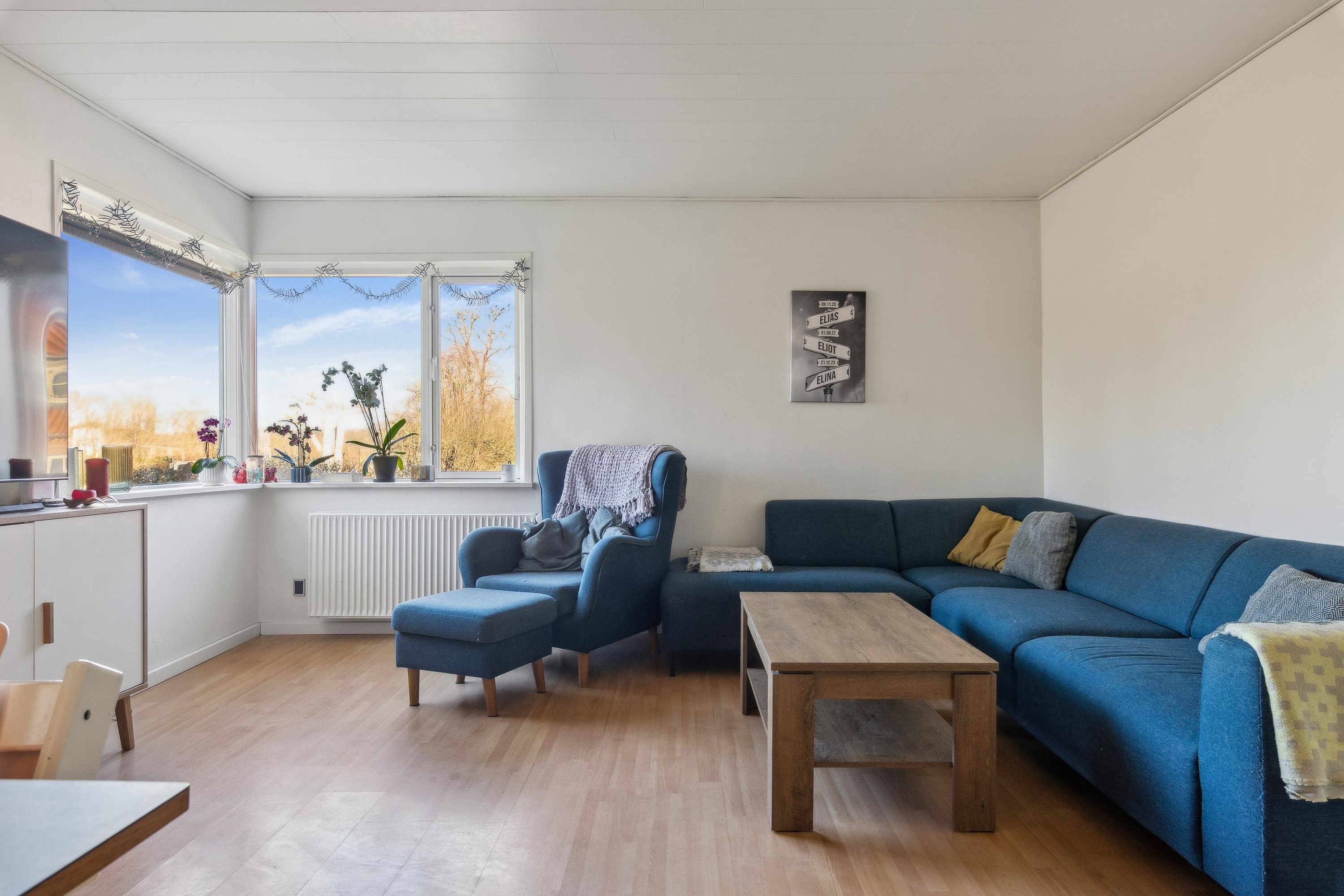 Fremhævet stue billede i fuldskærmstilstand. Billede af Hovedgårdvej 2, 8732 Hovedgård