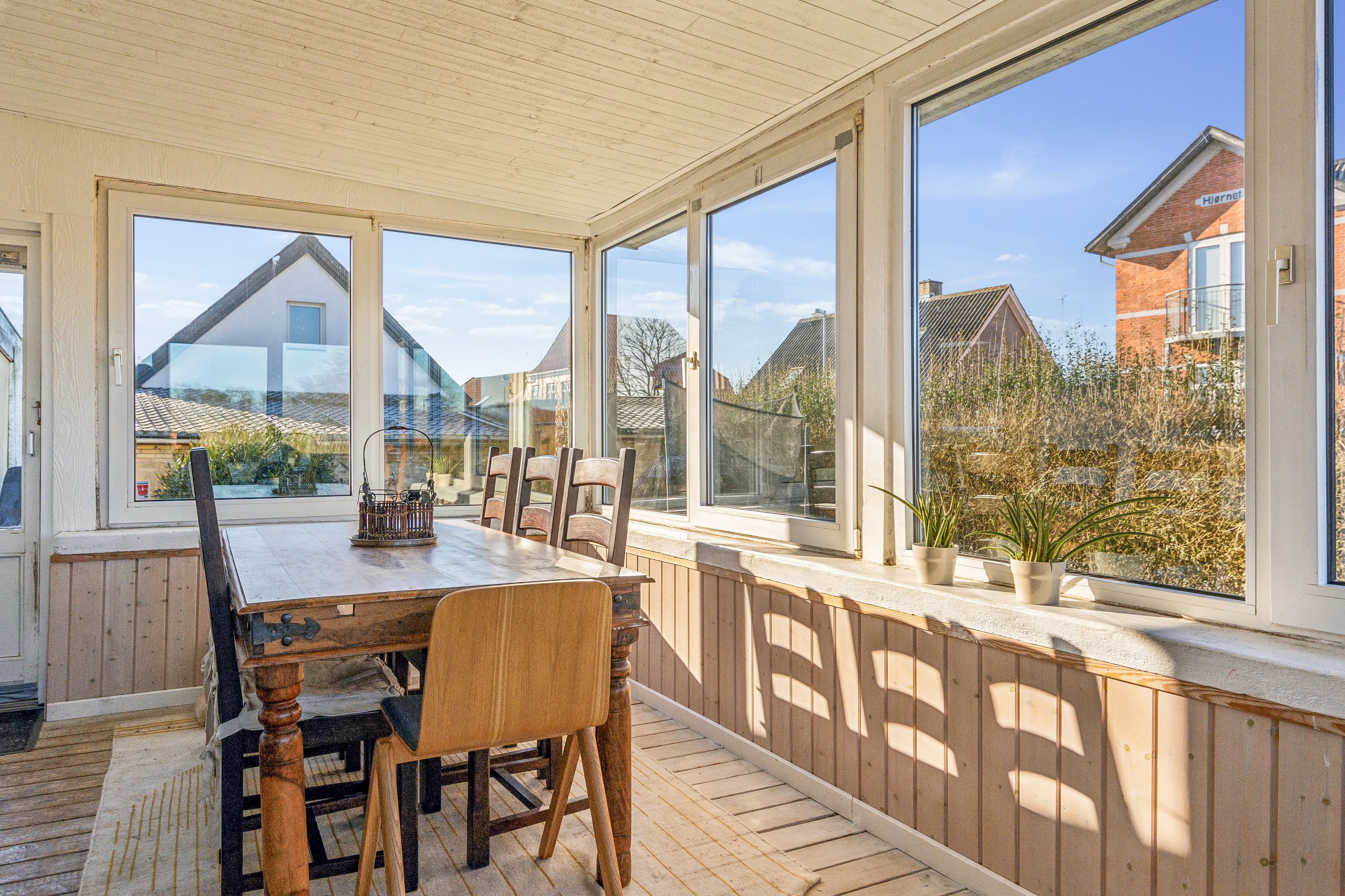 Fremhævet udestue billede i fuldskærmstilstand. Billede af Hovedgårdvej 2, 8732 Hovedgård