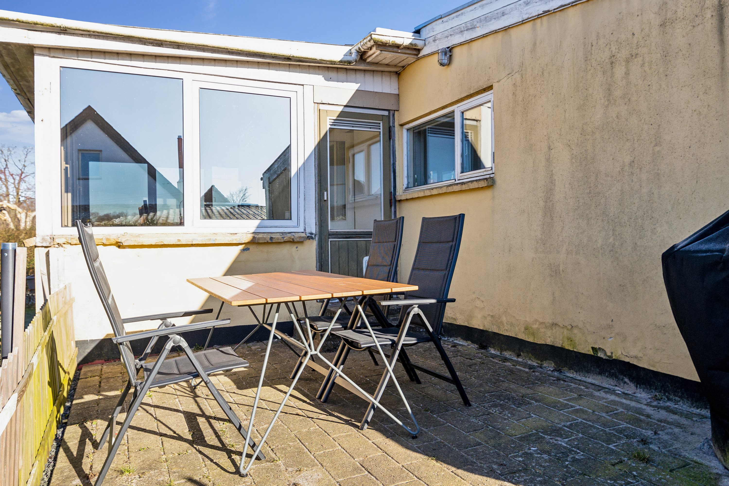 Fremhævet terrasse billede i fuldskærmstilstand. Billede af Hovedgårdvej 2, 8732 Hovedgård