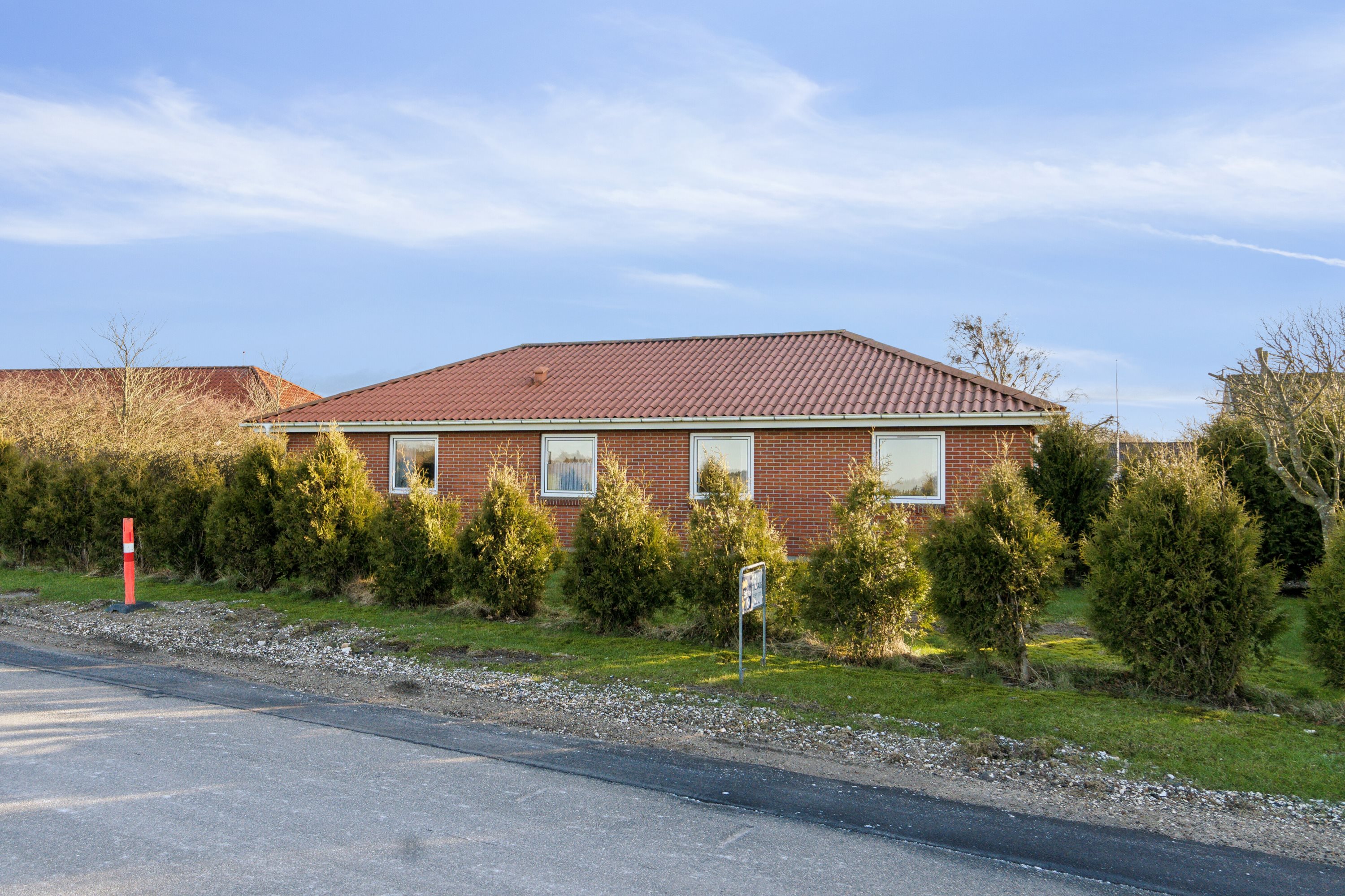 Fremhævet set fra haven billede i fuldskærmstilstand. Billede af Lærkevænget 1, Thorsted, 7700 Thisted